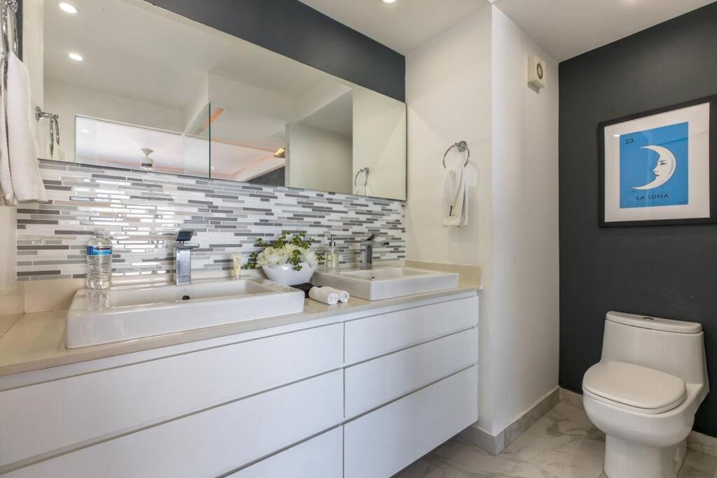 DTerrace Luxe 2bd 2ba Romantic Zone Los Muertos Beach and Pier