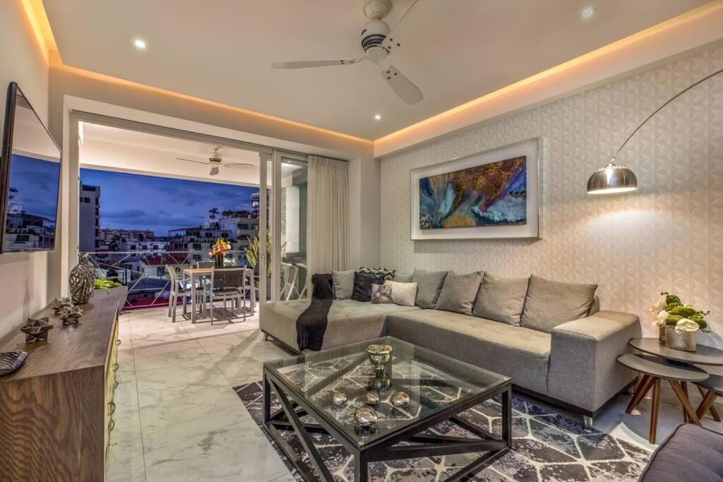 DTerrace Luxe 2bd 2ba Romantic Zone Los Muertos Beach and Pier