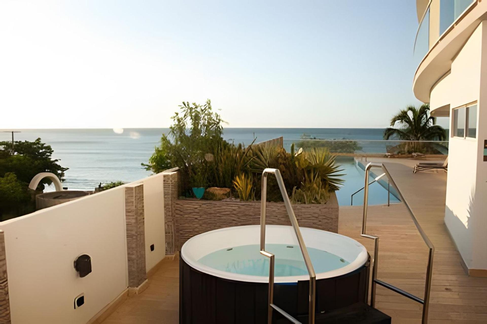 2 Bedrooms Sea View. Pool and Spa