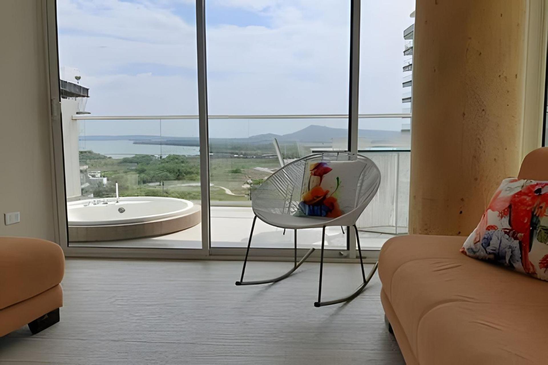 2 Bedrooms Jacuzzi and Sea View. Beach Front view 3