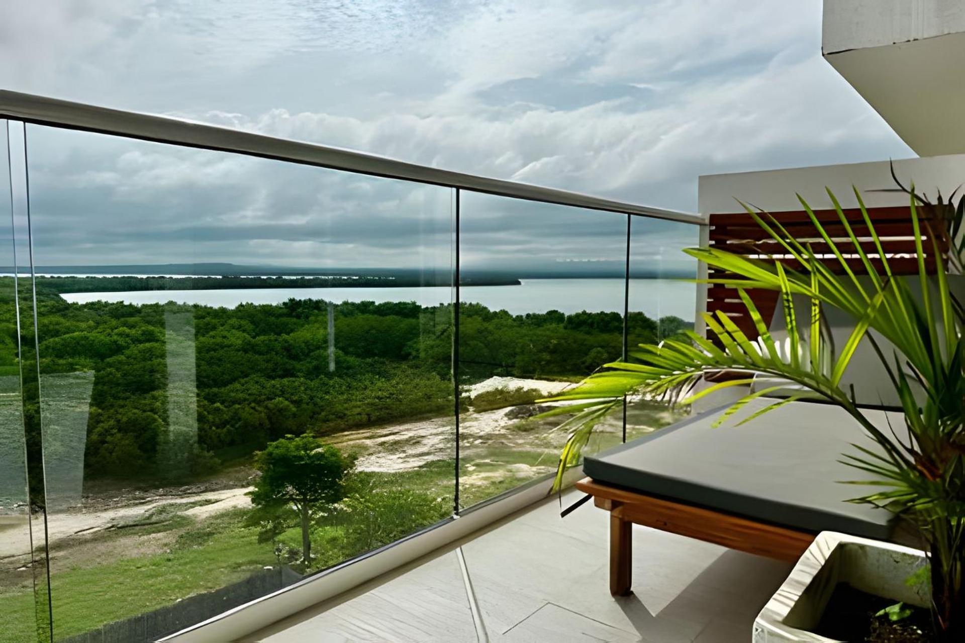 1 Bedroom by the Sea. Private Jacuzzi