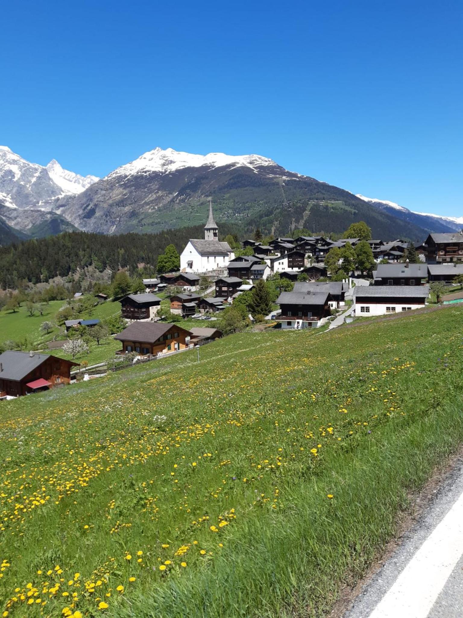 Wohnung mit schöner Sicht auf Bergpanorama und übers Tal
