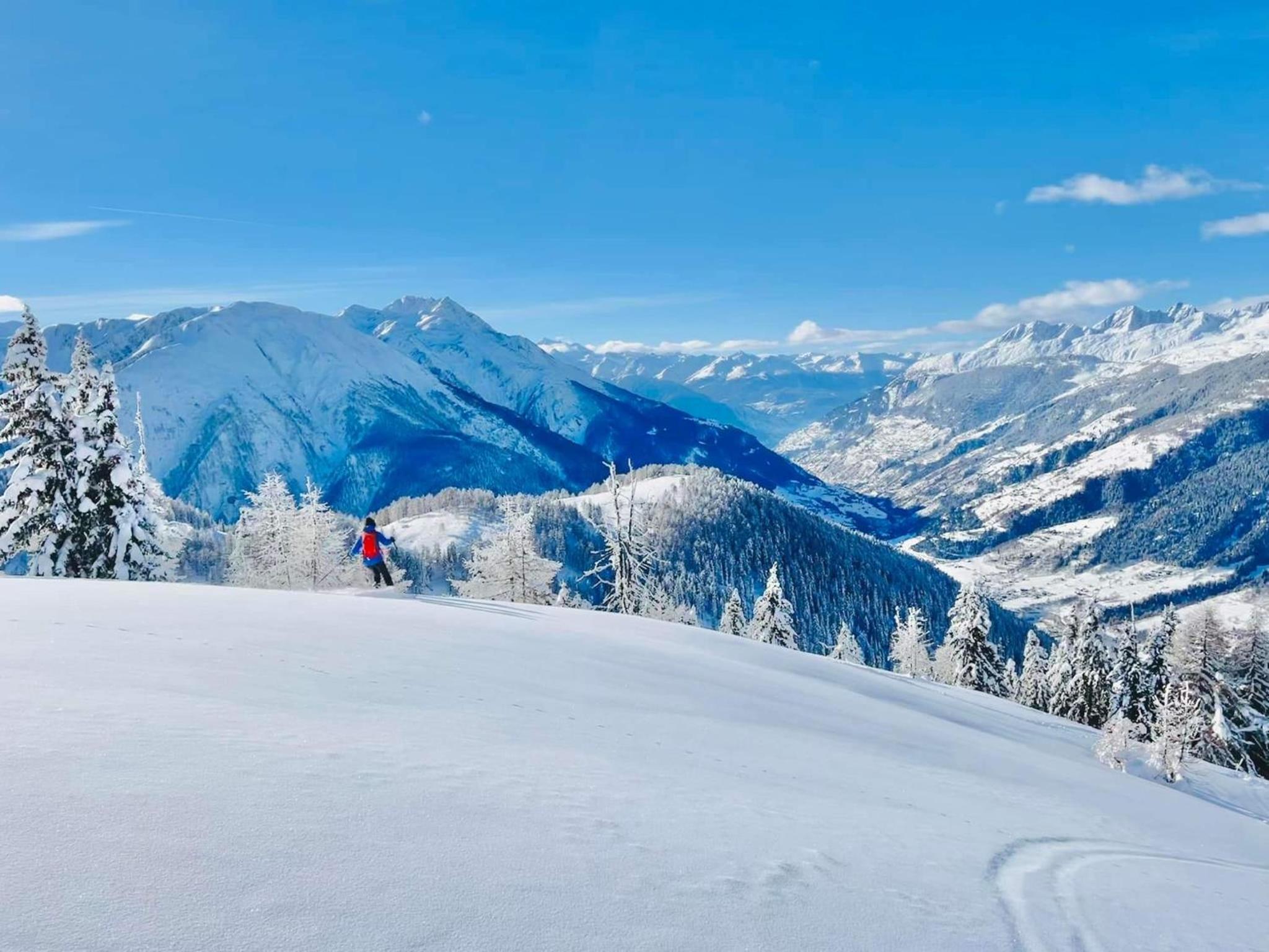 Wohnung mit schöner Sicht auf Bergpanorama und übers Tal