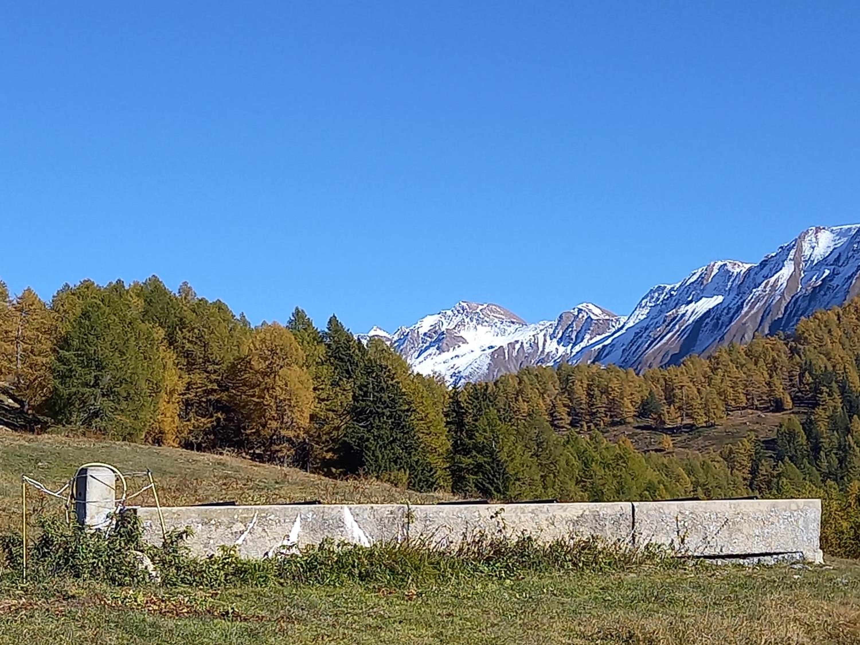 Wohnung mit schöner Sicht auf Bergpanorama und übers Tal