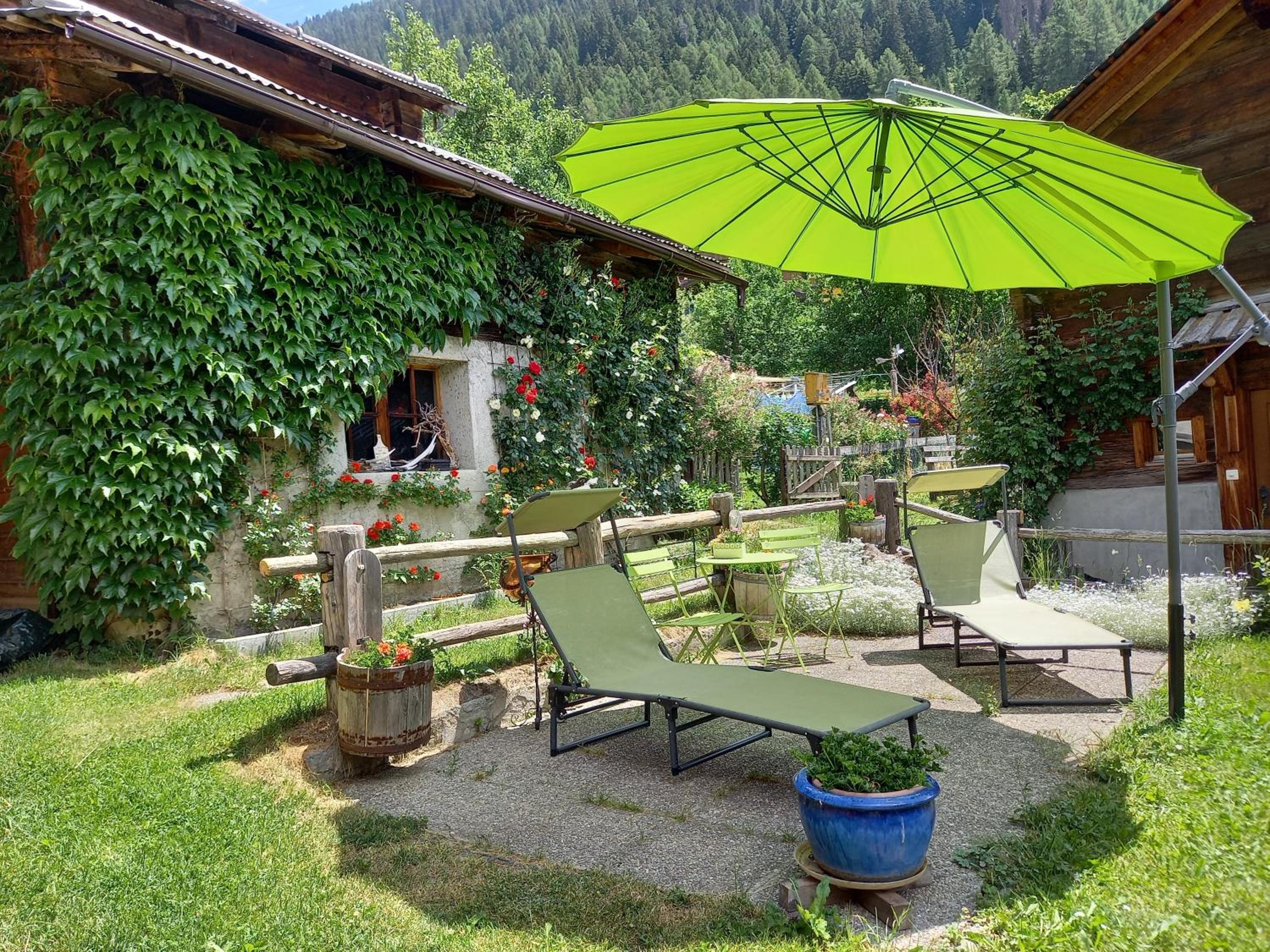 Wohnung mit schöner Sicht auf Bergpanorama und übers Tal