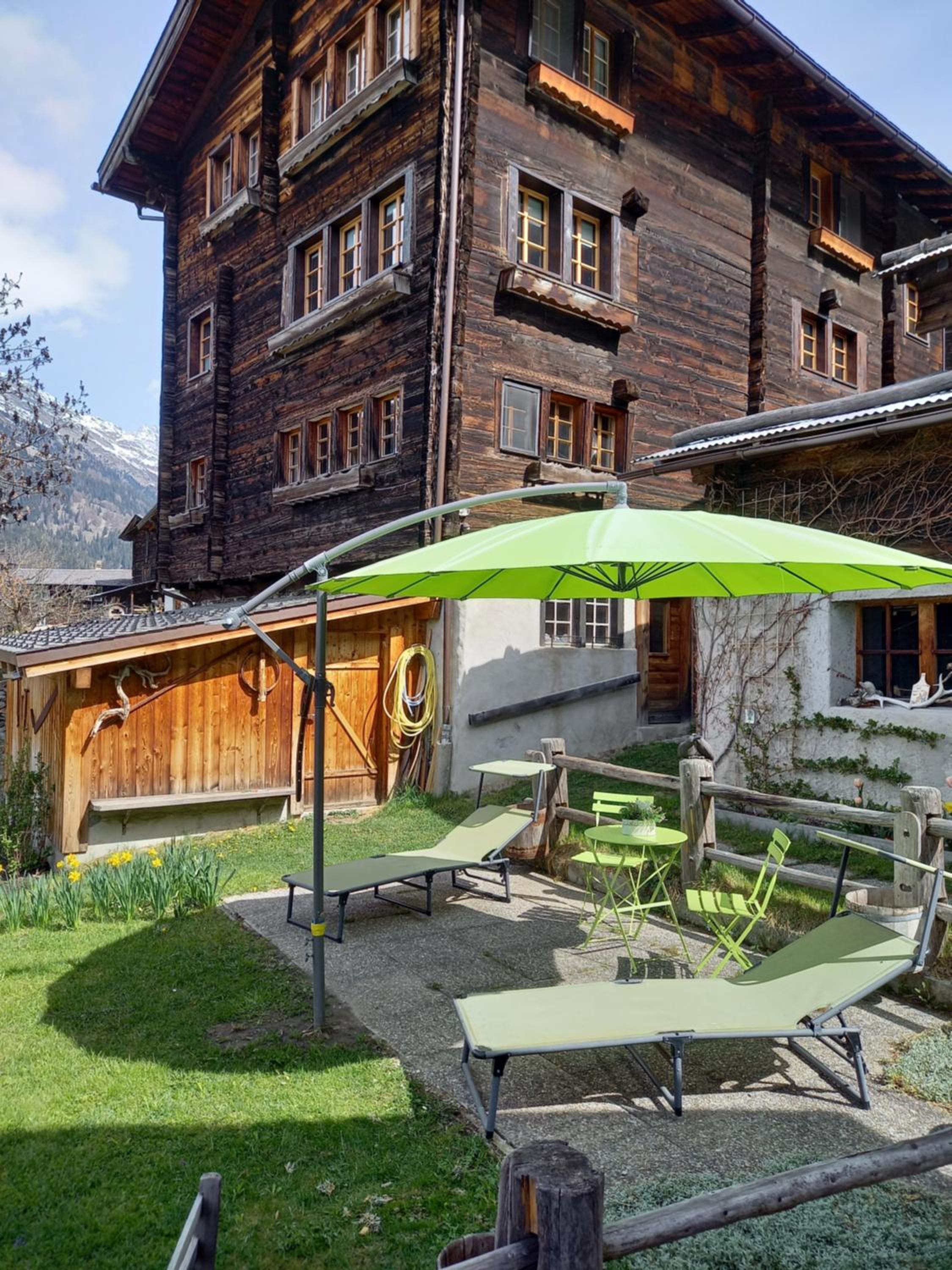 Wohnung mit schöner Sicht auf Bergpanorama und übers Tal