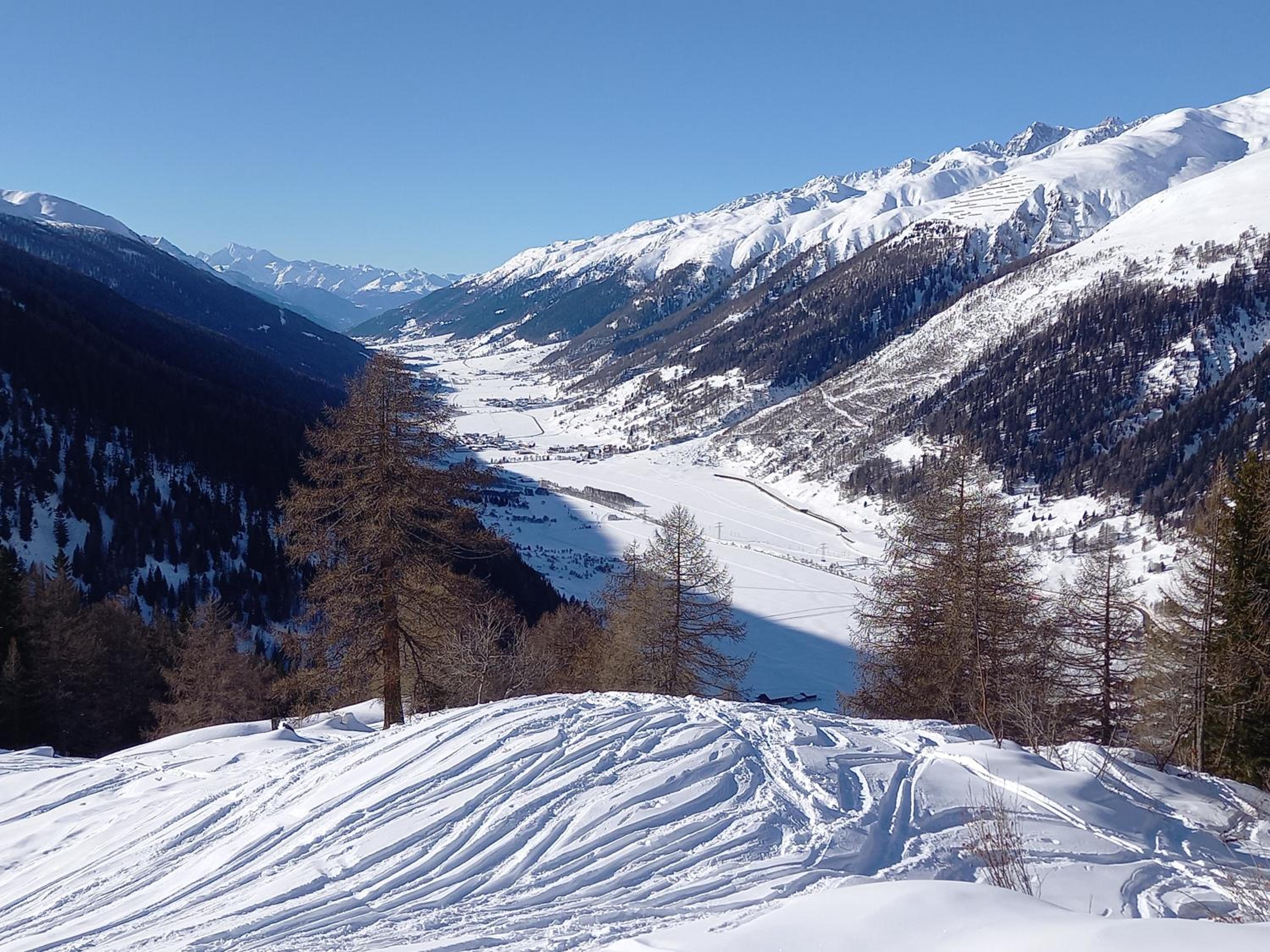Wohnung mit schöner Sicht auf Bergpanorama und übers Tal