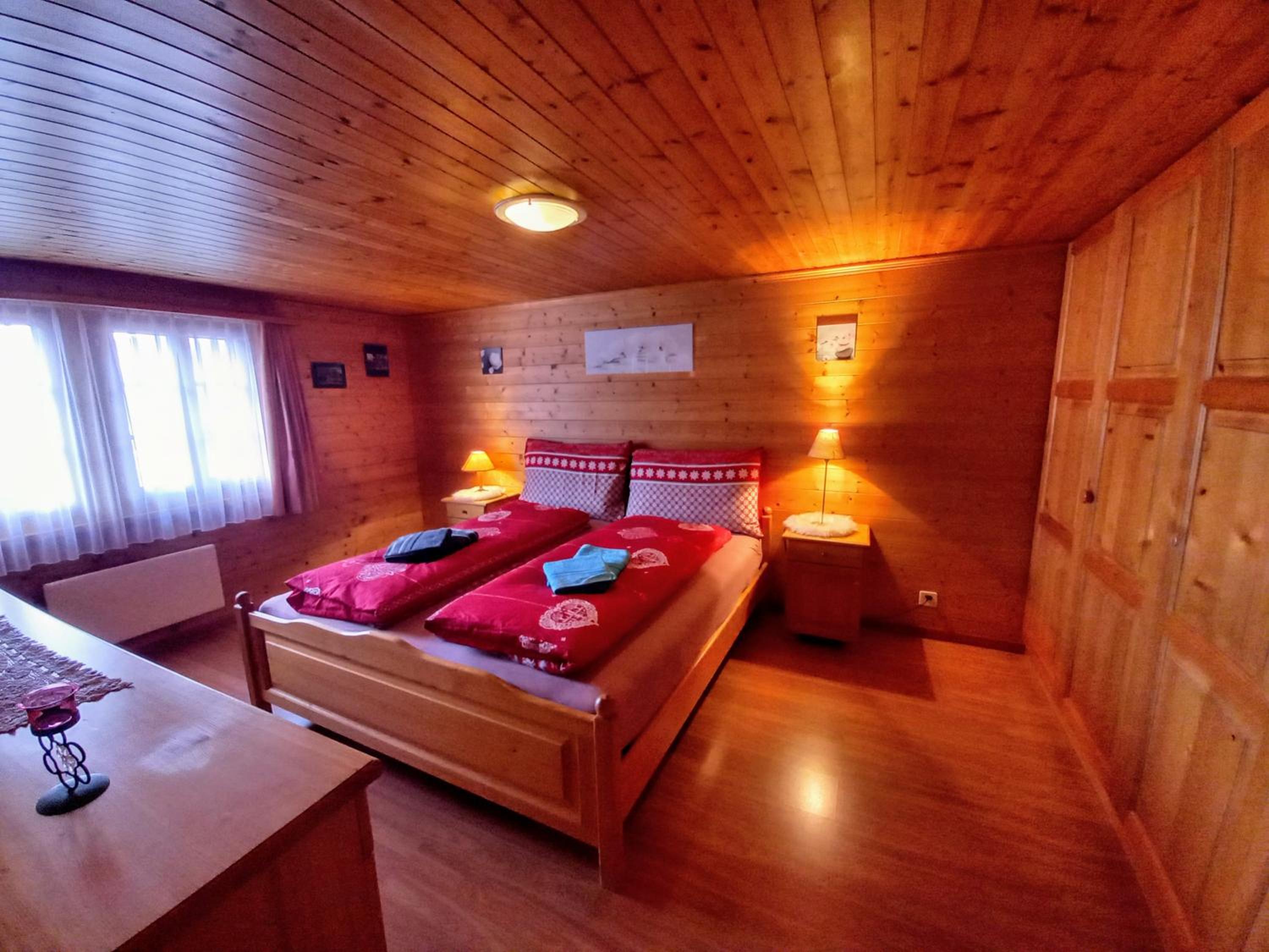 Wohnung mit schöner Sicht auf Bergpanorama und übers Tal