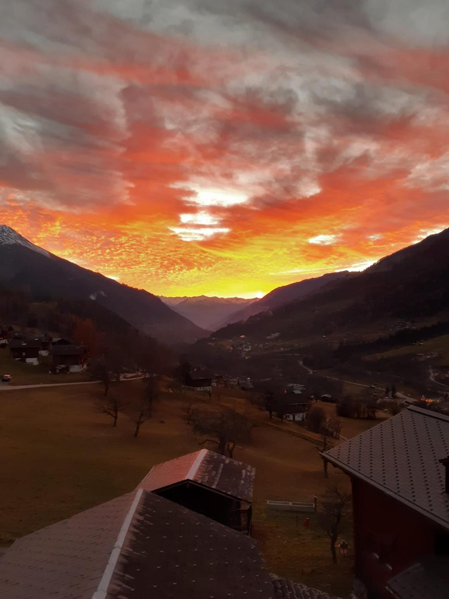Wohnung mit schöner Sicht auf Bergpanorama und übers Tal