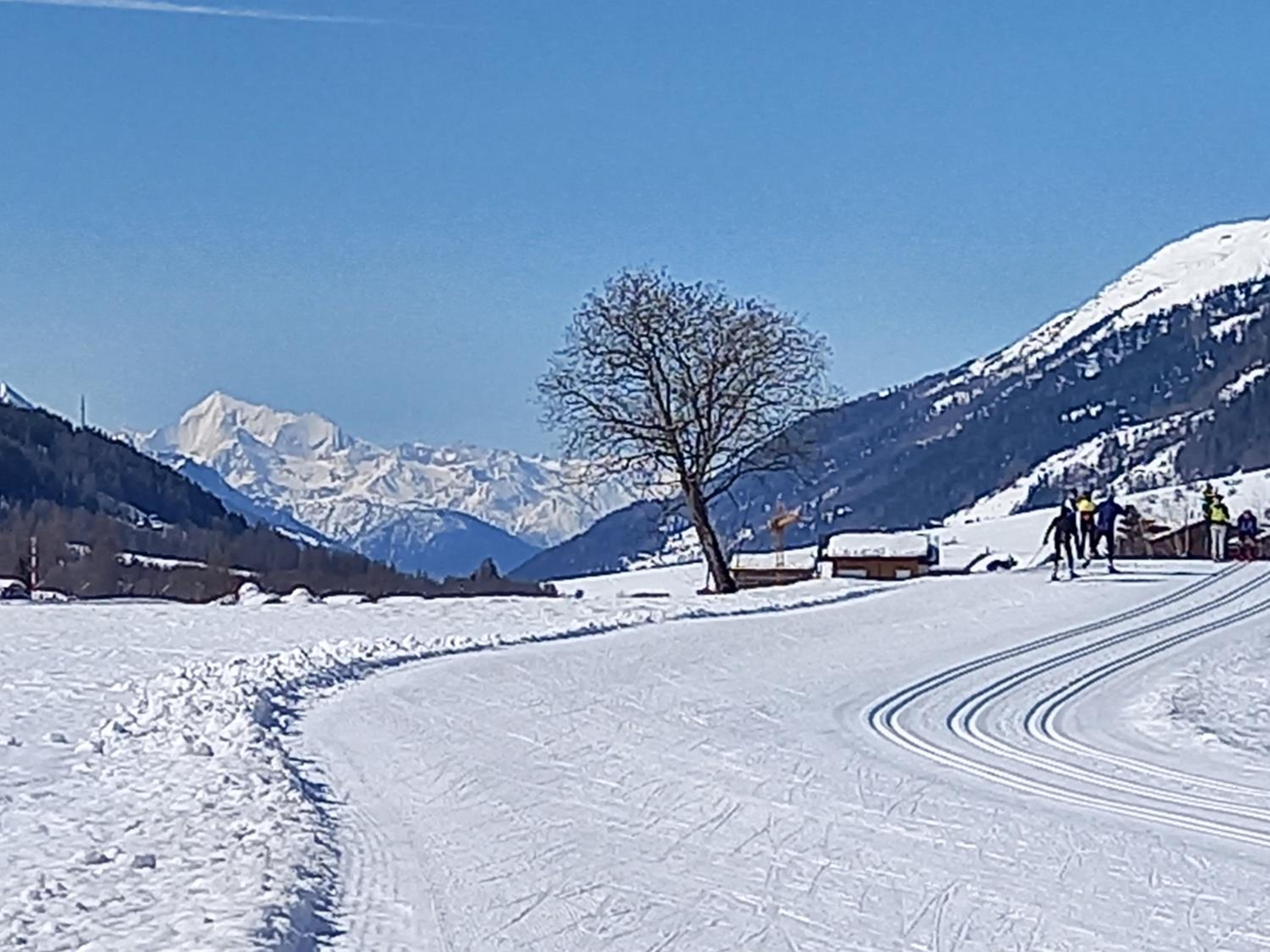 Wohnung mit schöner Sicht auf Bergpanorama und übers Tal