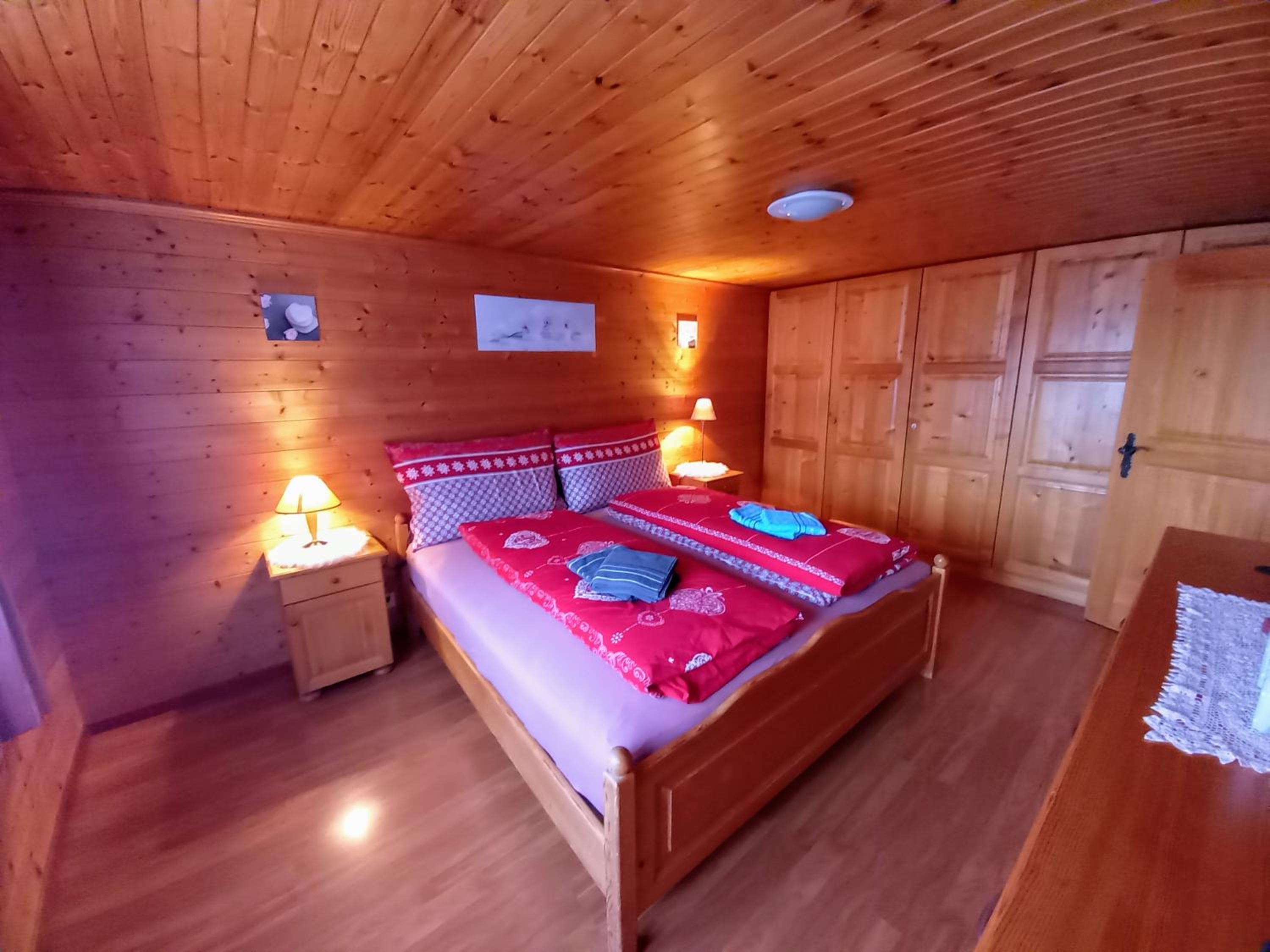 Wohnung mit schöner Sicht auf Bergpanorama und übers Tal