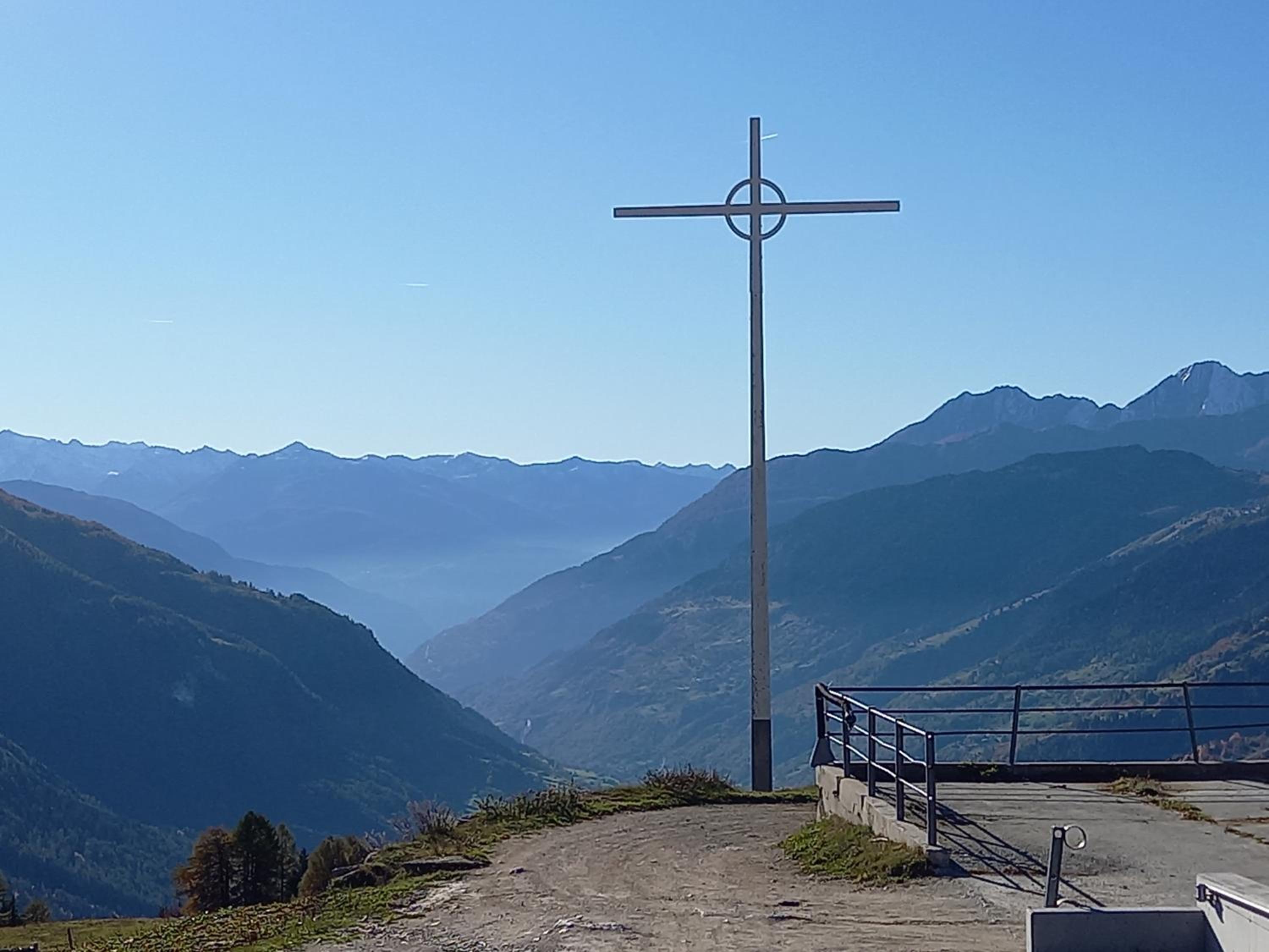 Wohnung mit schöner Sicht auf Bergpanorama und übers Tal