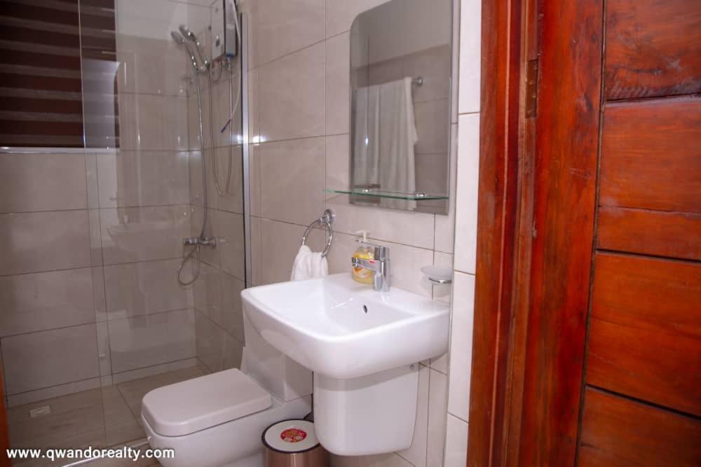 Cozy 1 bed Apartment with AC and Kitchenette view 2
