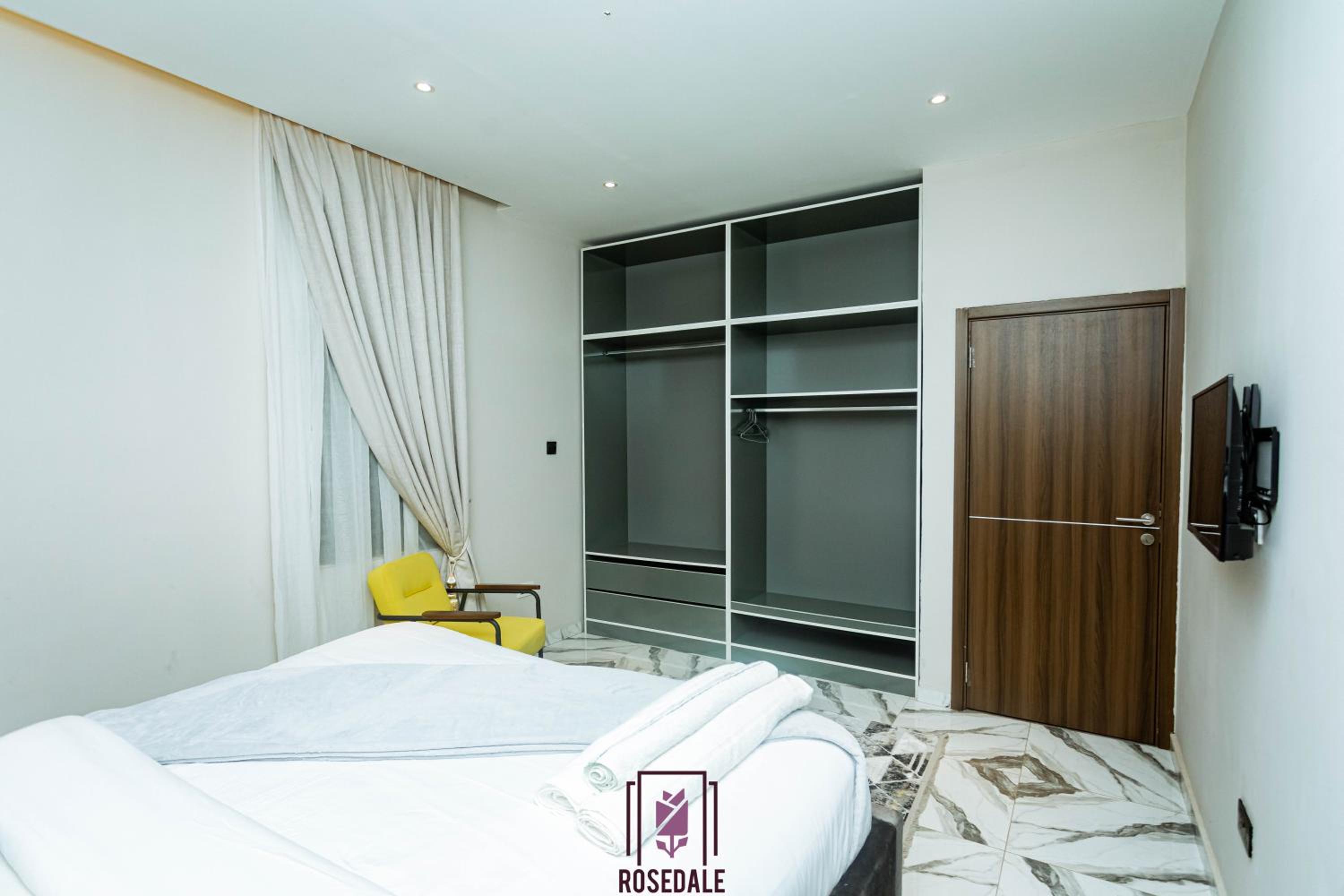 MODERN 2-BeDROOMS view 3
