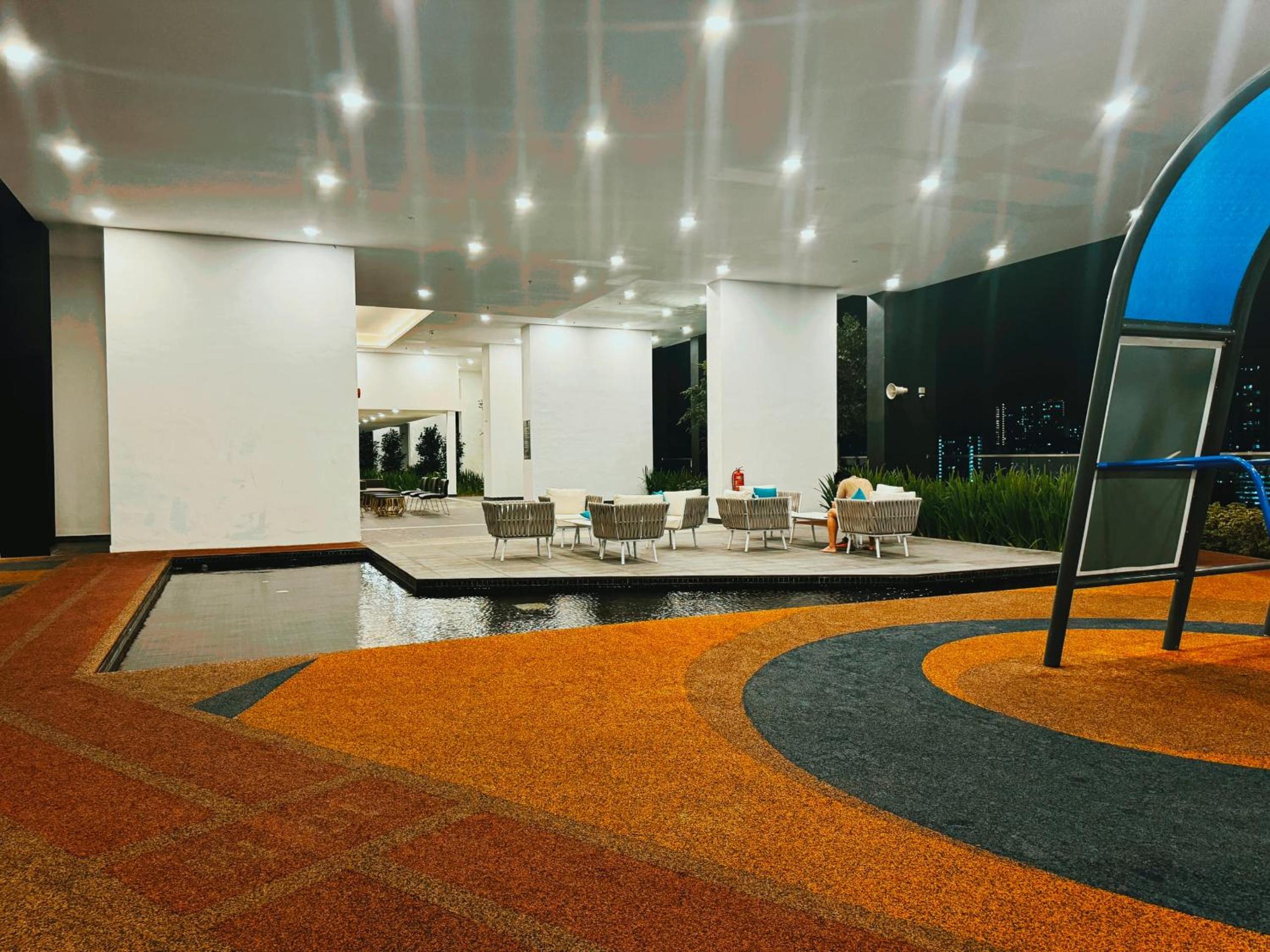 b29 Condo In Georgetown Familystay 3BR-10PAX view 2