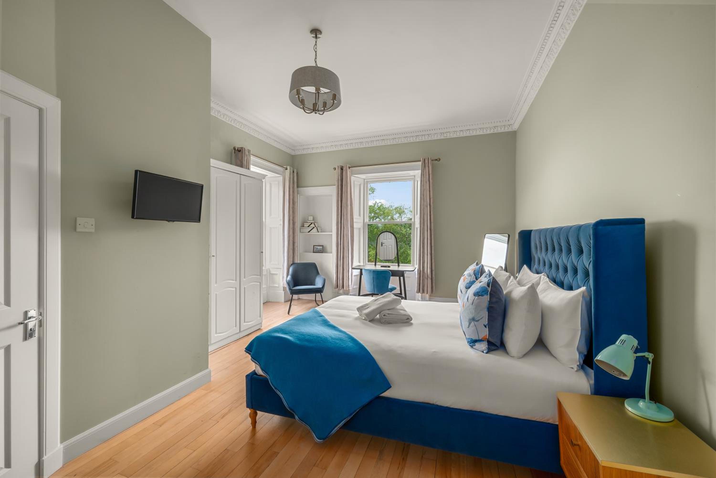 Rosebank House - 12 Guests, 6 Ensuite Bedrooms, EV point, Games Rooms, Wood Burner, Pet Friendly! view 5