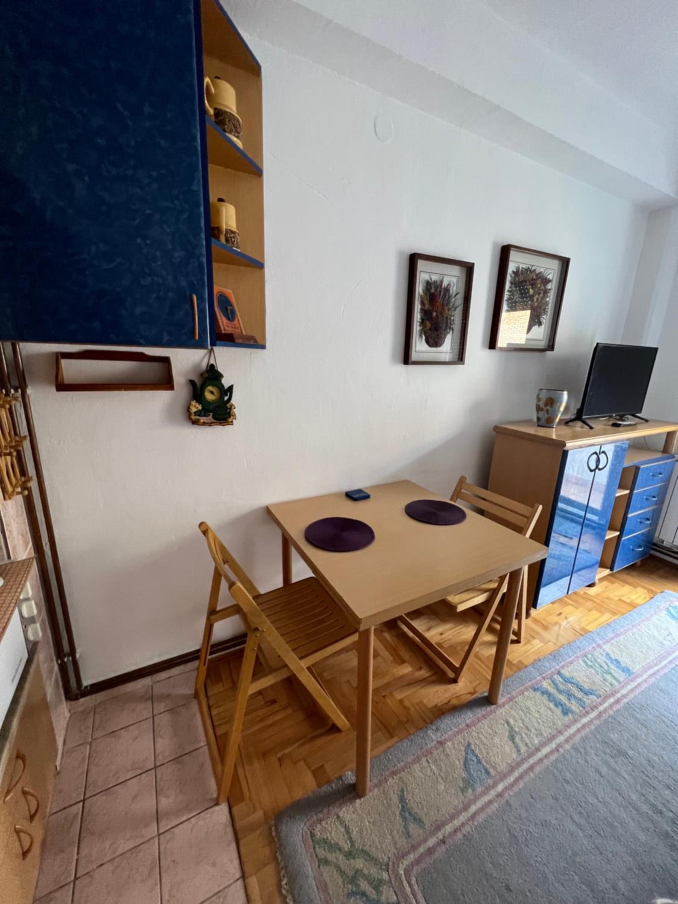 Charming Studio apt with parking view 3