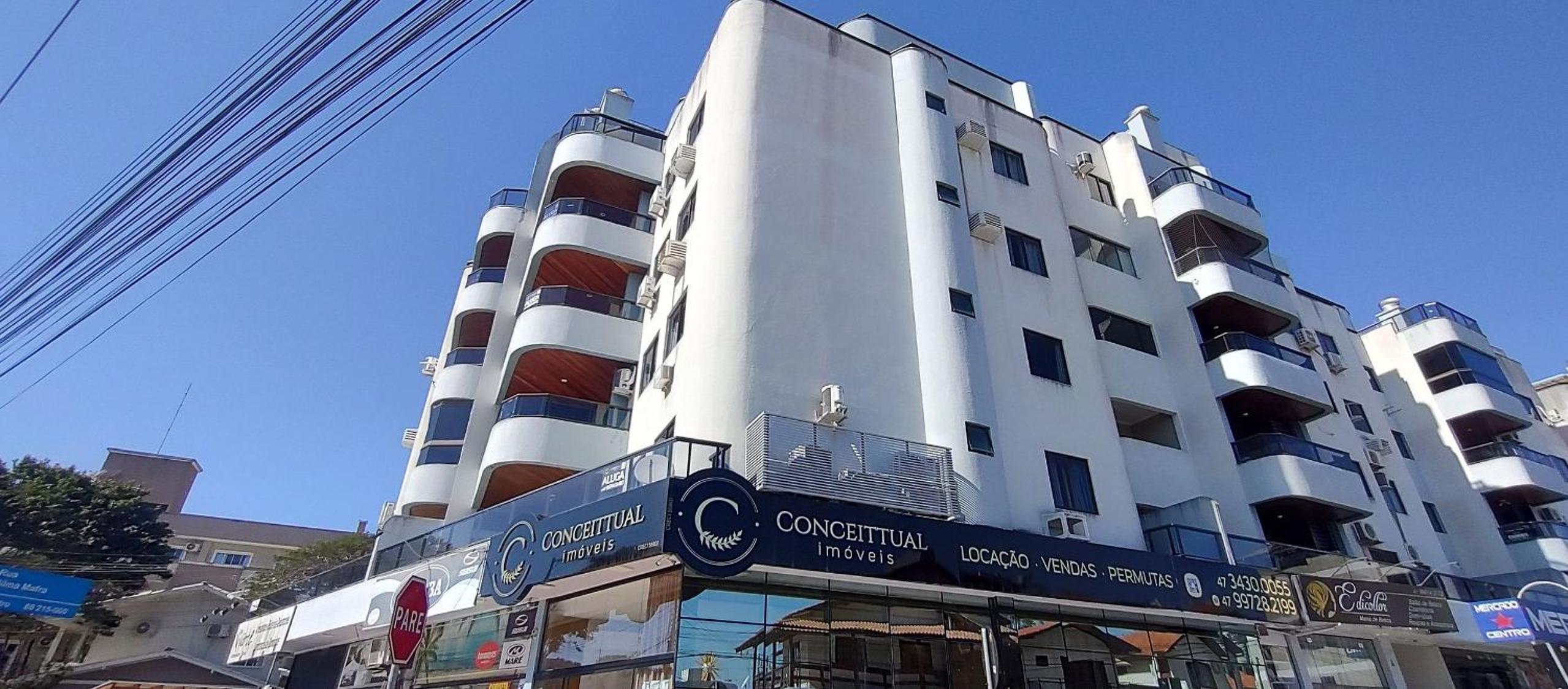 Amplo apartamento com 3 Dormitórios, Vista para o mar