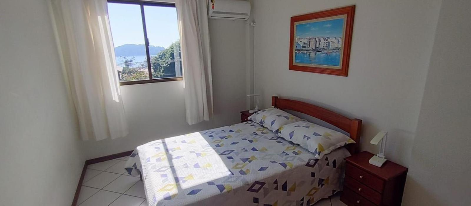Amplo apartamento com 3 Dormitórios, Vista para o mar