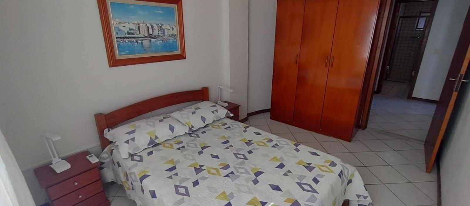 Amplo apartamento com 3 Dormitórios, Vista para o mar