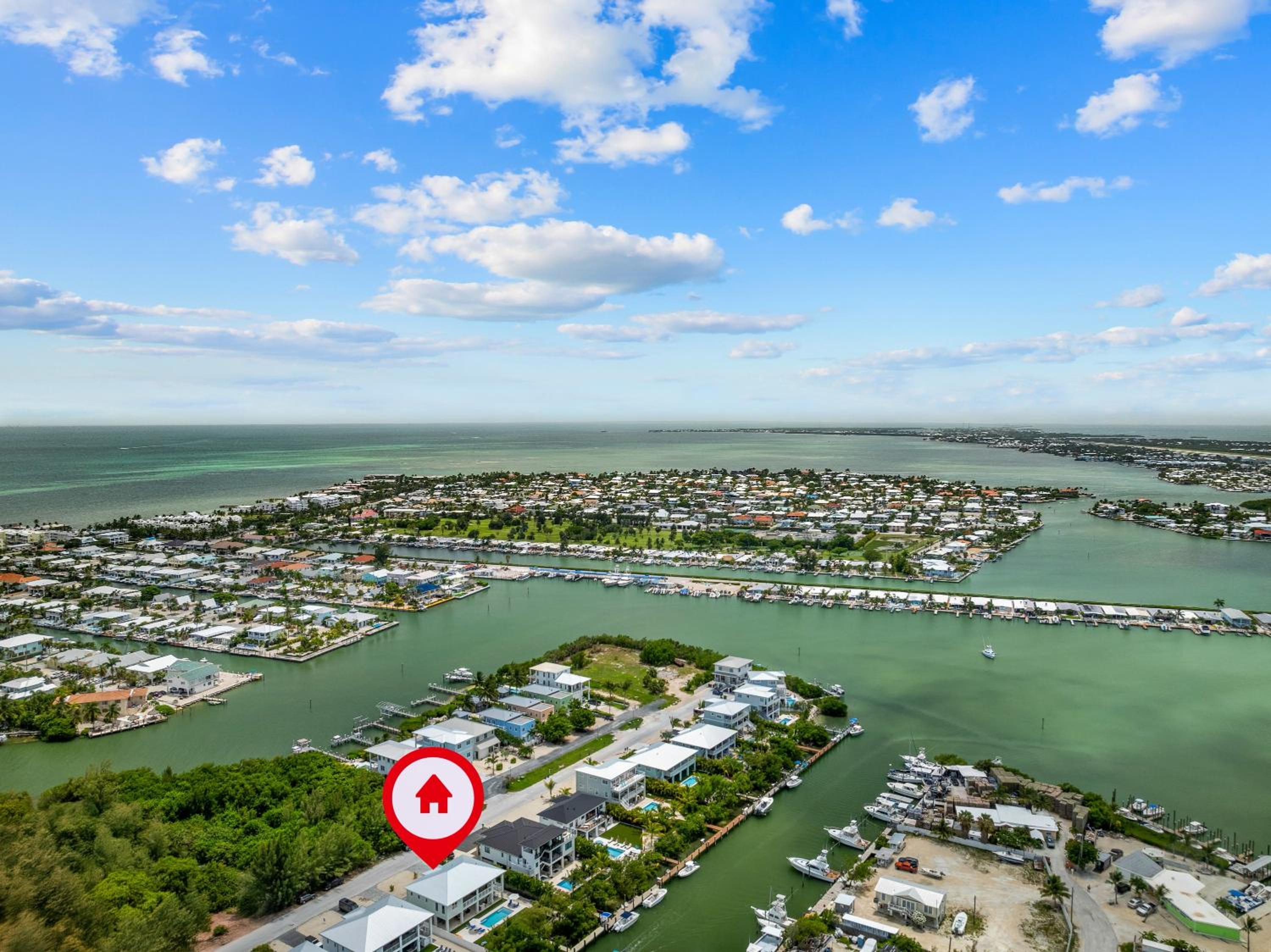 Emerald Oasis Deluxe Waterfront Gem, Heated Pool with Dock