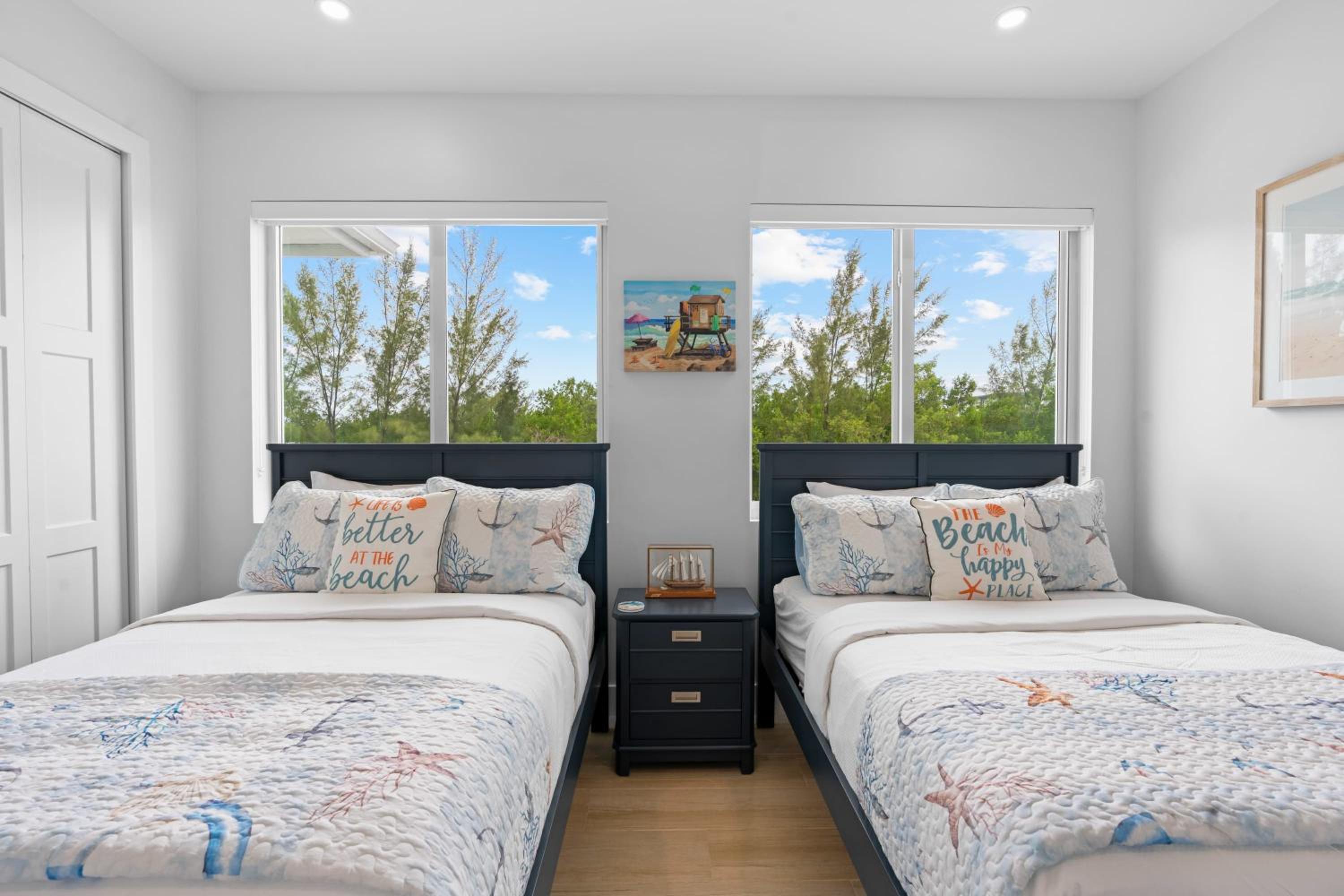 Emerald Oasis Deluxe Waterfront Gem, Heated Pool with Dock