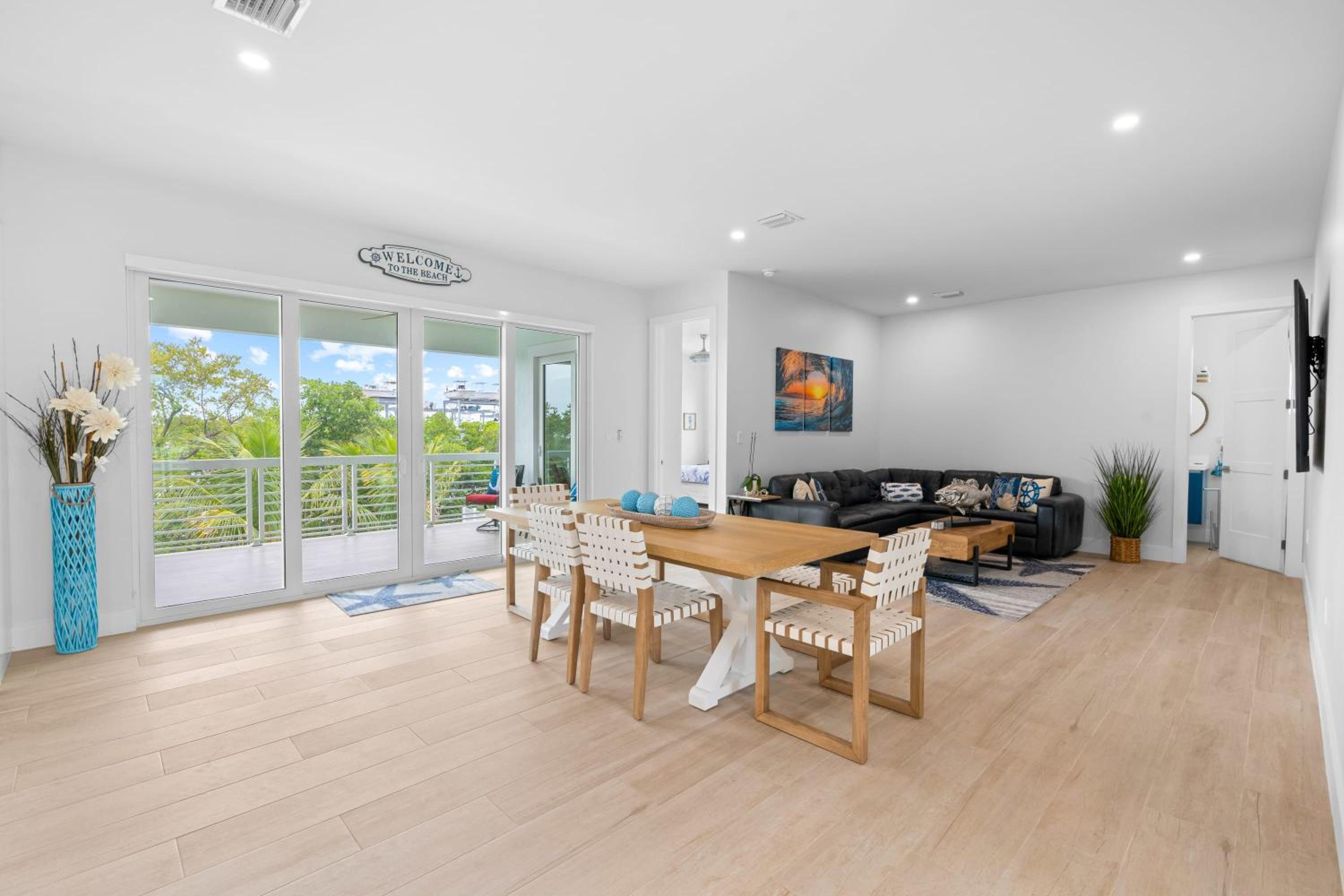 Emerald Oasis Deluxe Waterfront Gem, Heated Pool with Dock