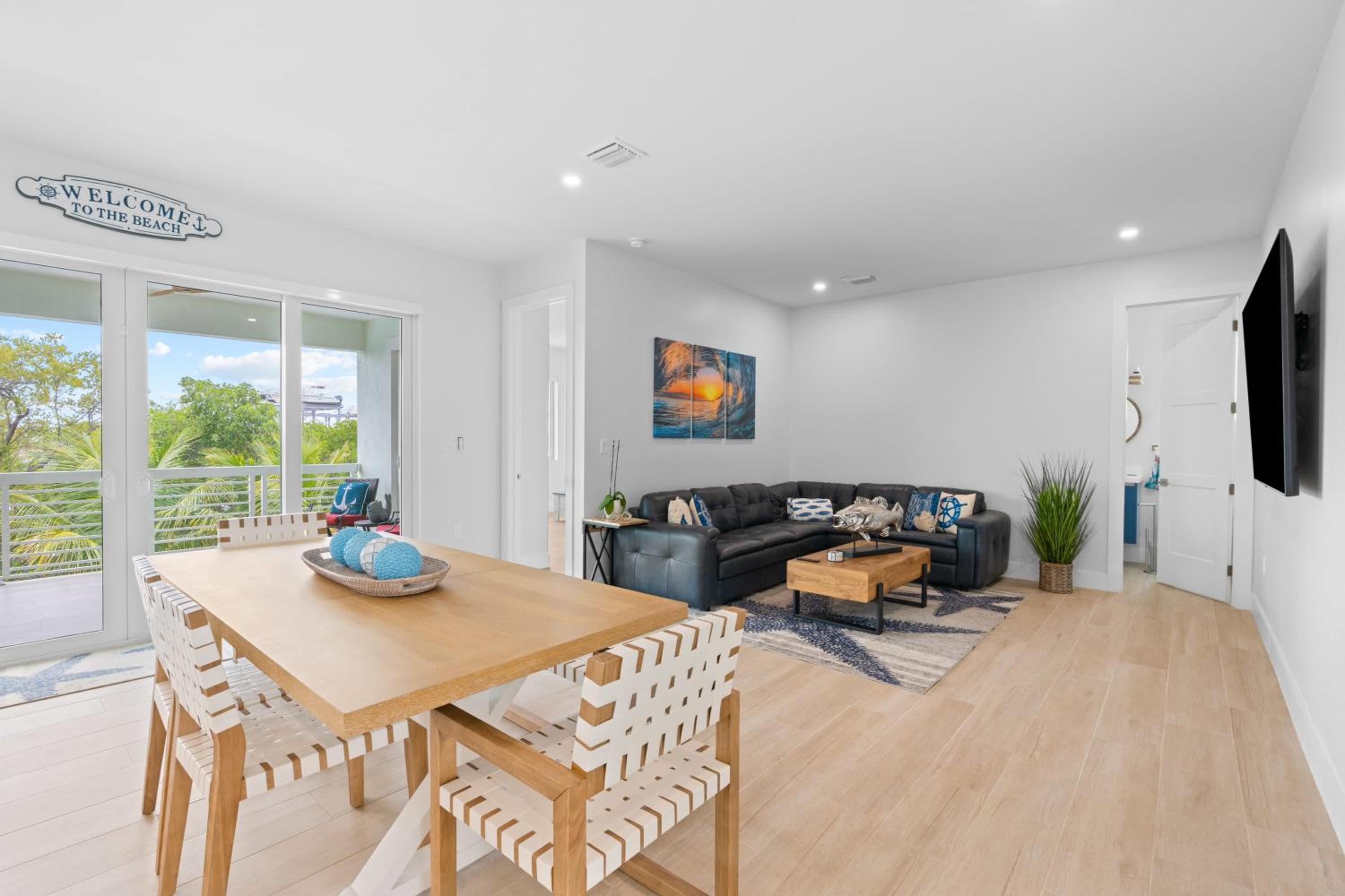 Emerald Oasis Deluxe Waterfront Gem, Heated Pool with Dock