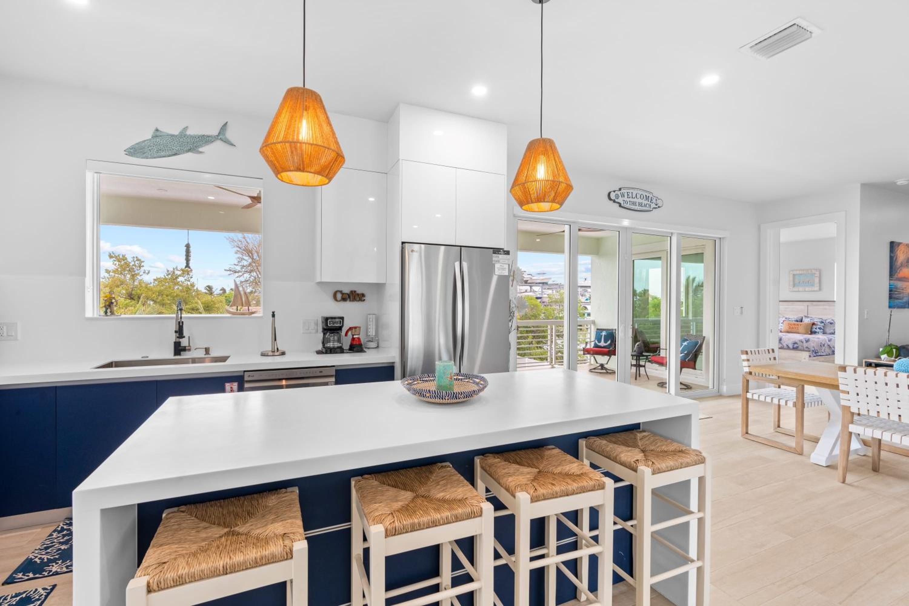 Emerald Oasis Deluxe Waterfront Gem, Heated Pool with Dock