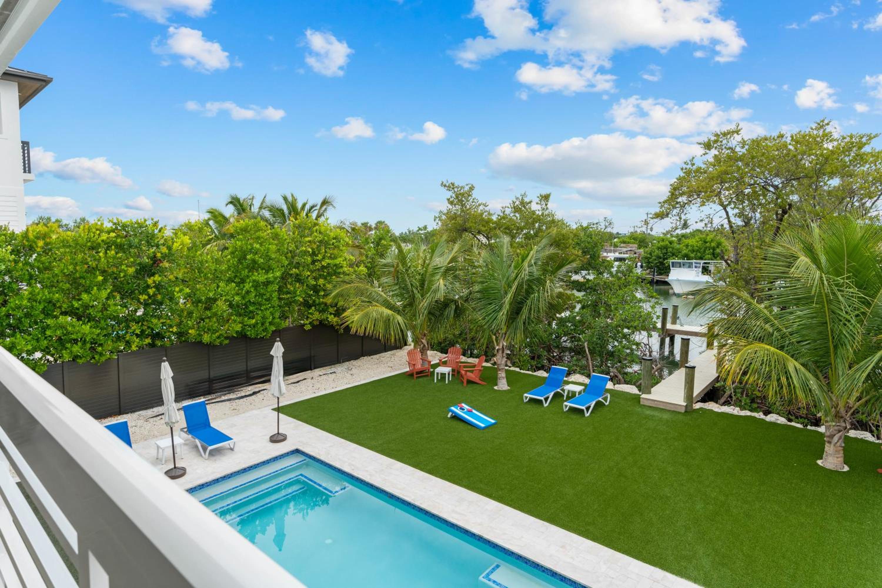 Emerald Oasis Deluxe Waterfront Gem, Heated Pool with Dock