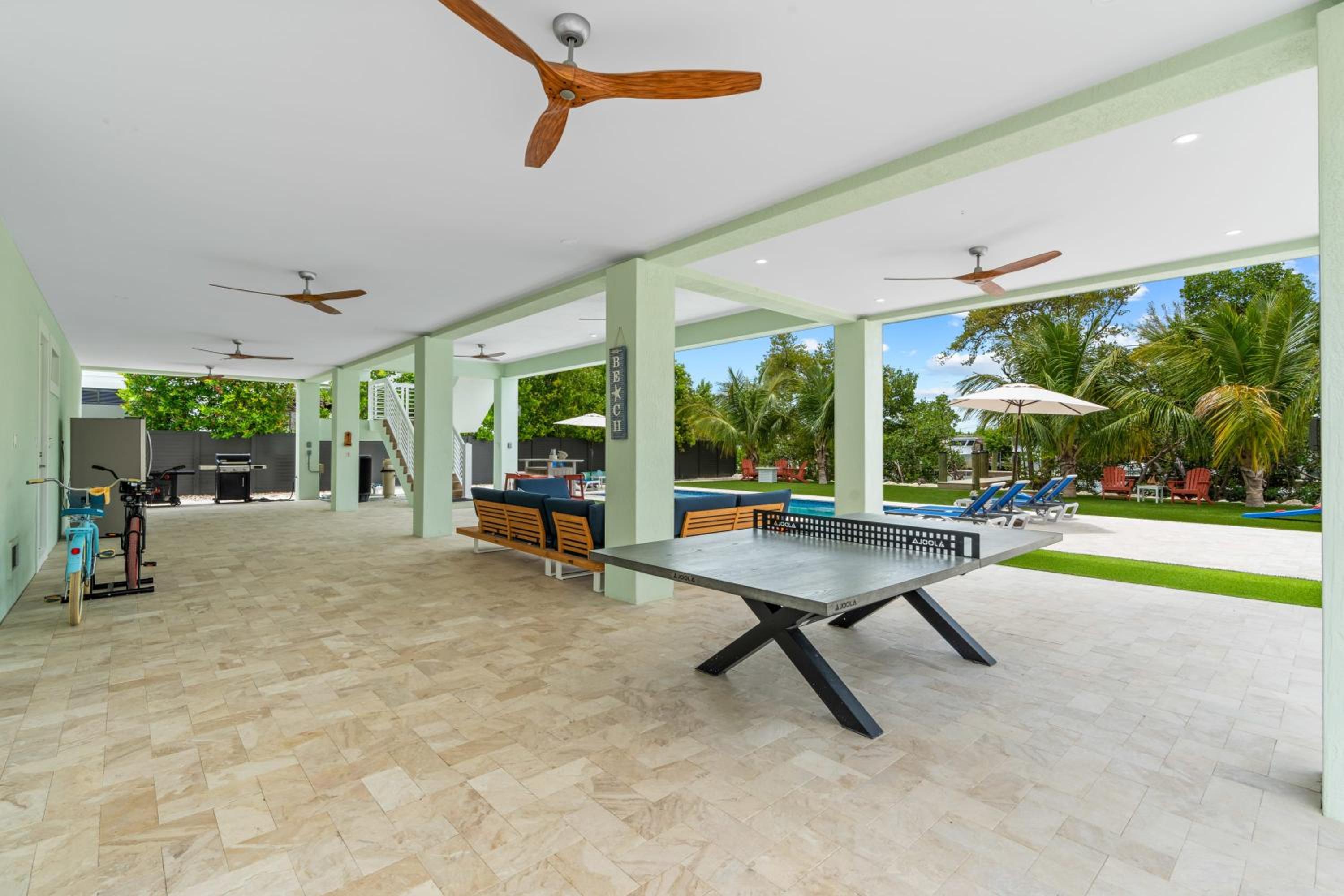 Emerald Oasis Deluxe Waterfront Gem, Heated Pool with Dock