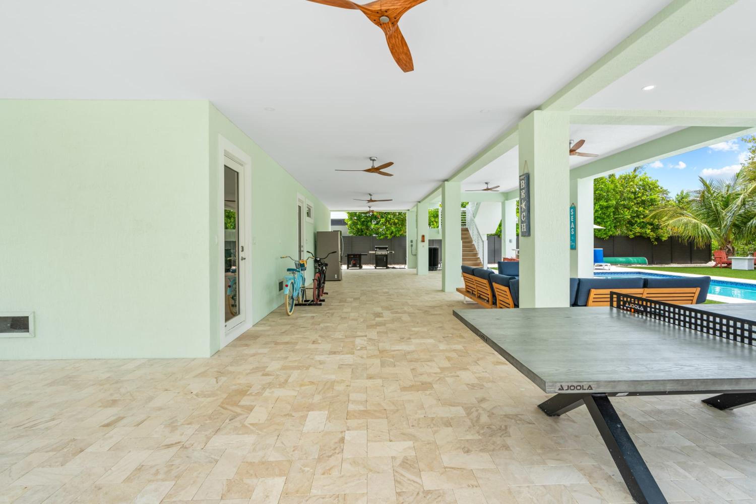 Emerald Oasis Deluxe Waterfront Gem, Heated Pool with Dock