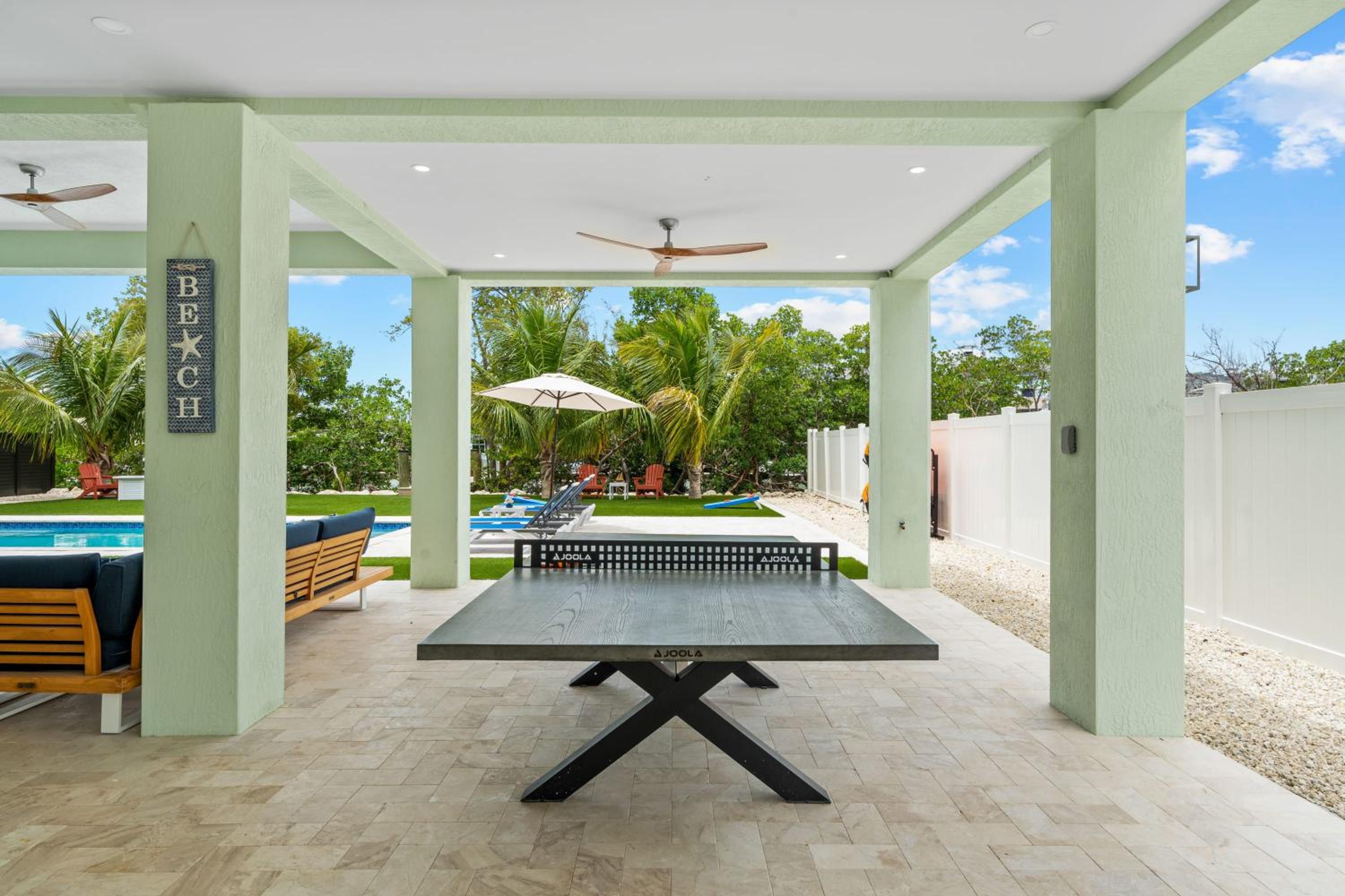 Emerald Oasis Deluxe Waterfront Gem, Heated Pool with Dock