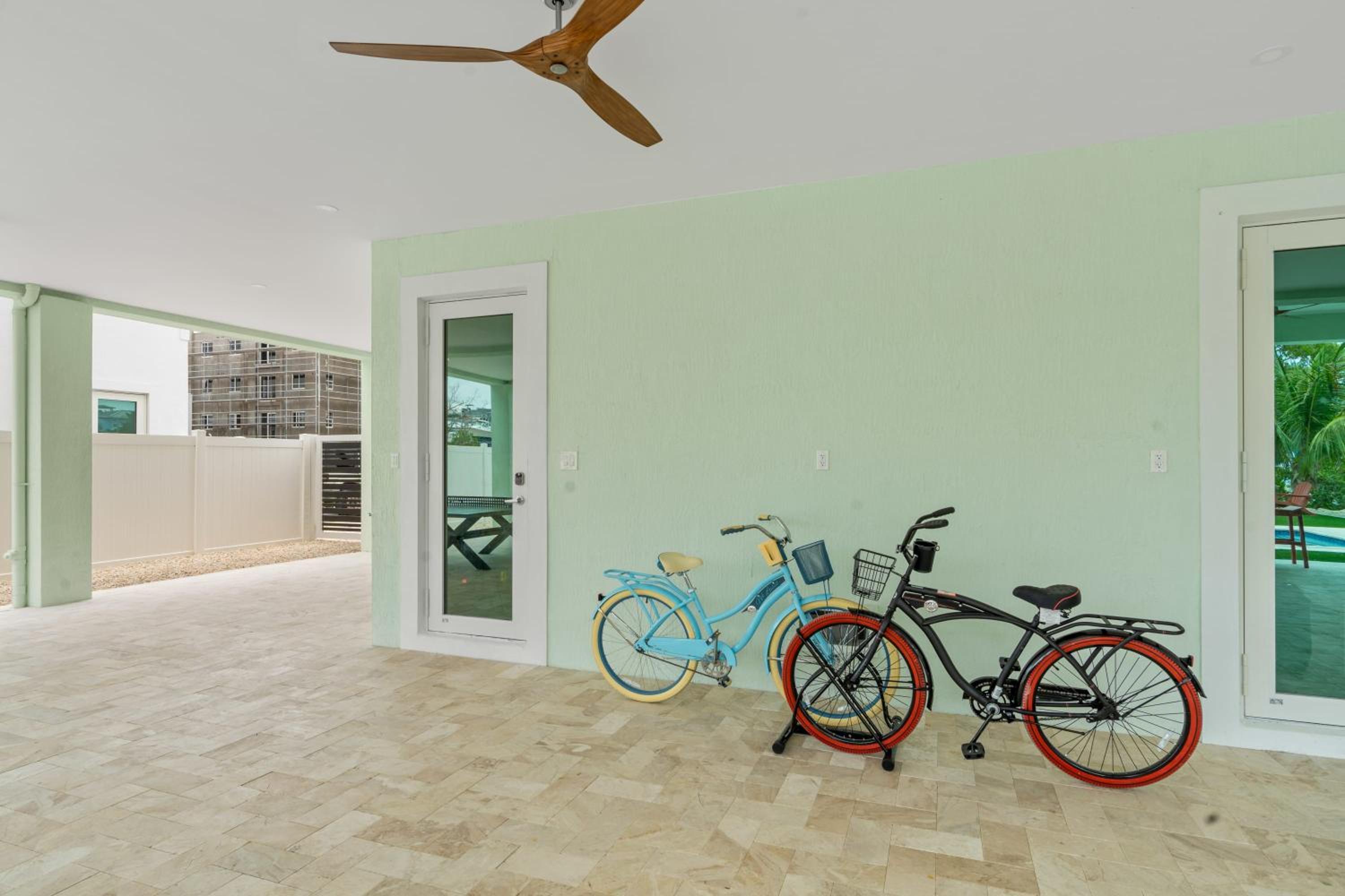 Emerald Oasis Deluxe Waterfront Gem, Heated Pool with Dock