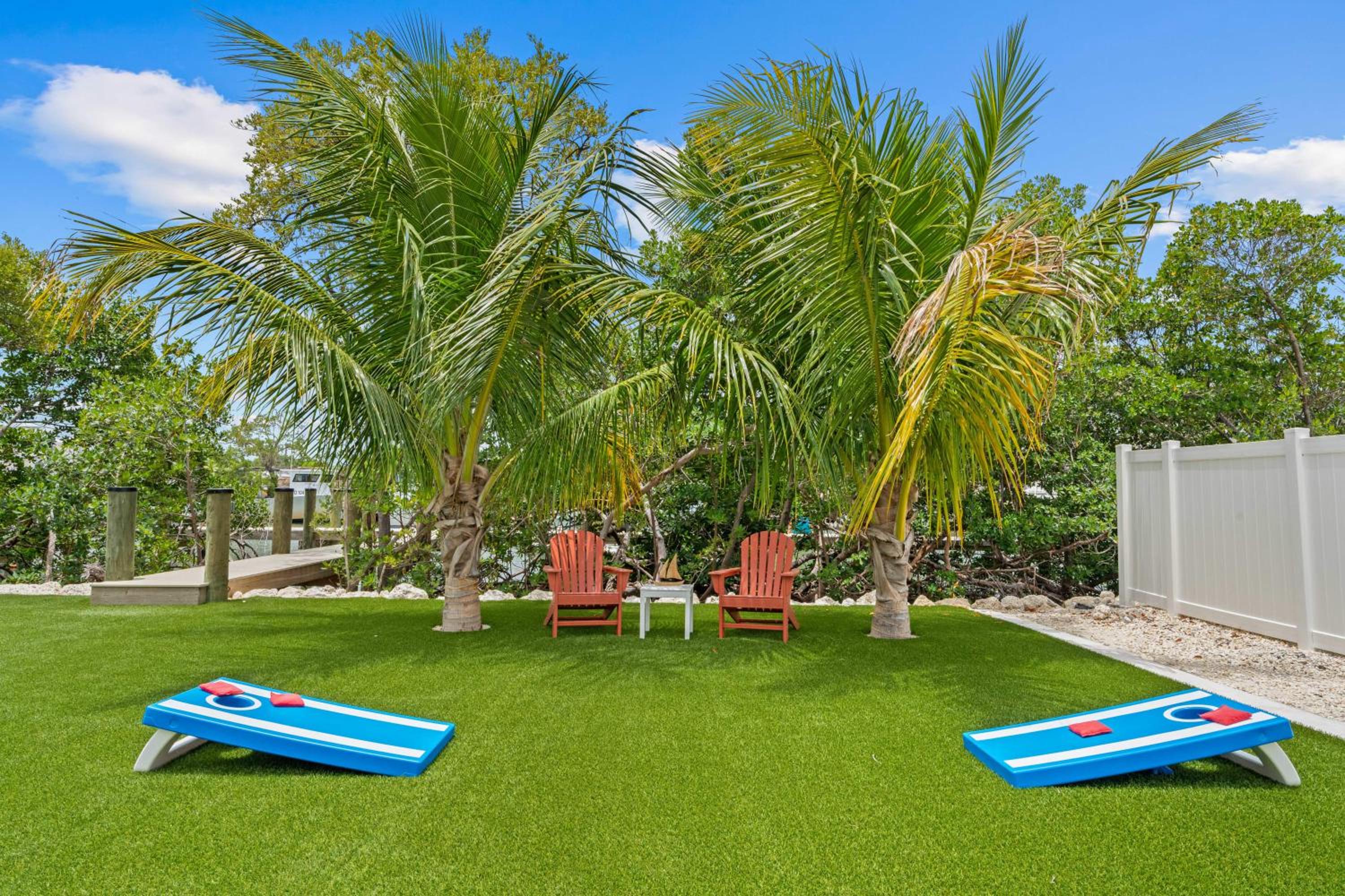 Emerald Oasis Deluxe Waterfront Gem, Heated Pool with Dock