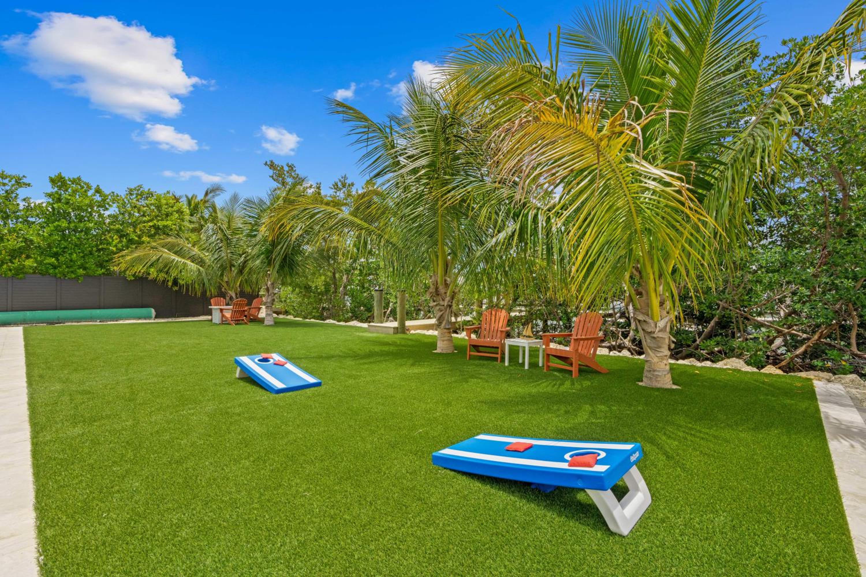 Emerald Oasis Deluxe Waterfront Gem, Heated Pool with Dock