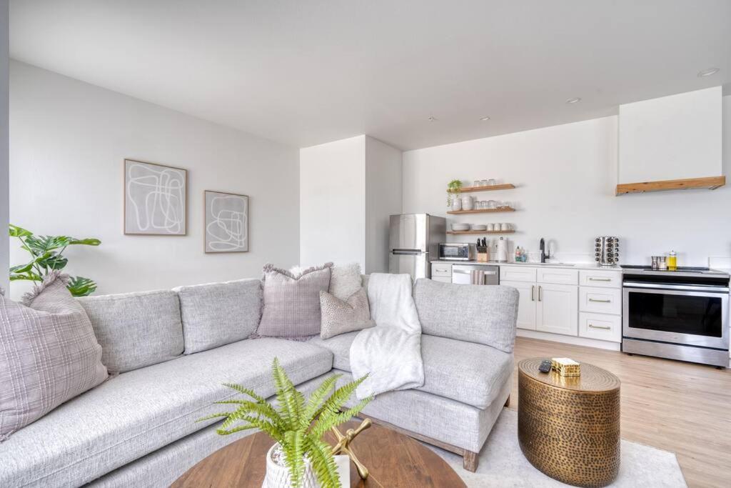 Stay Portland - Private Floor in Magazine Worthy Humboldt Apt Bldg