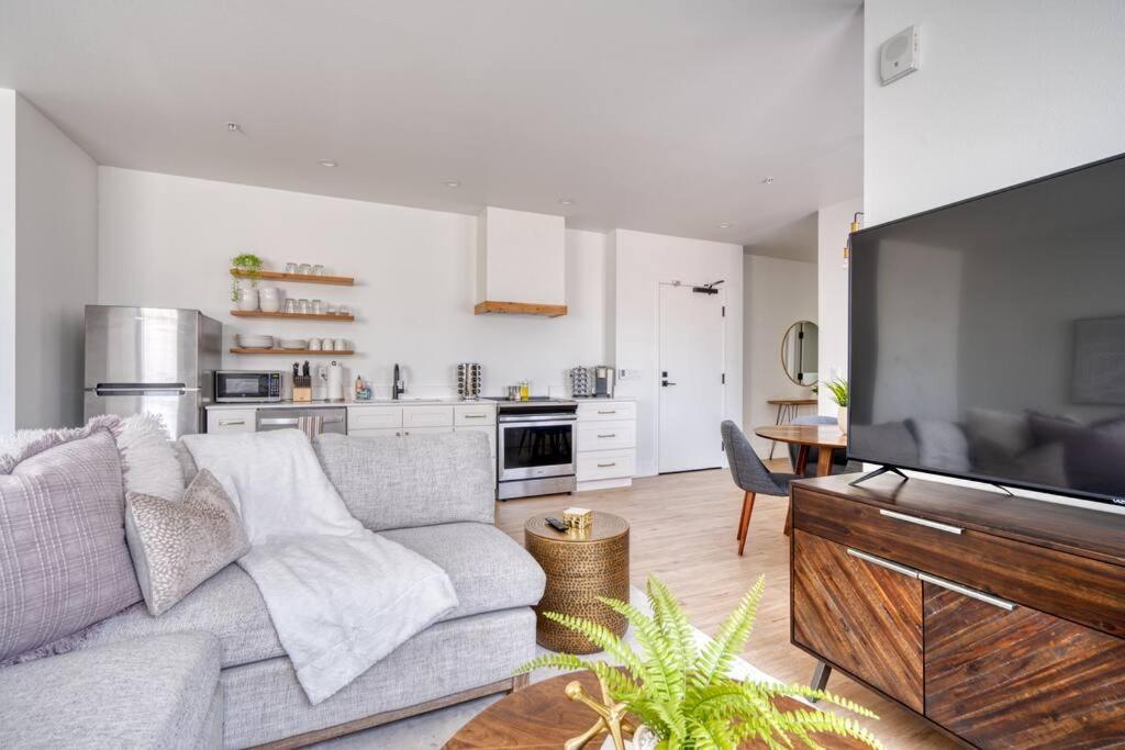 Stay Portland - Private Floor in Magazine Worthy Humboldt Apt Bldg