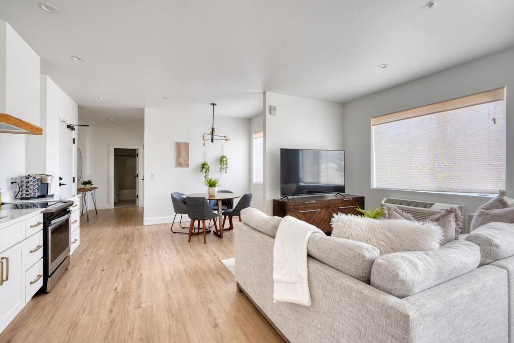 Stay Portland - Private Floor in Magazine Worthy Humboldt Apt Bldg