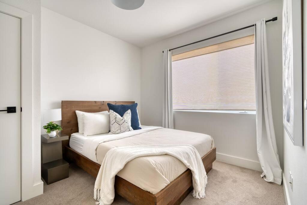 Stay Portland - Private Floor in Magazine Worthy Humboldt Apt Bldg