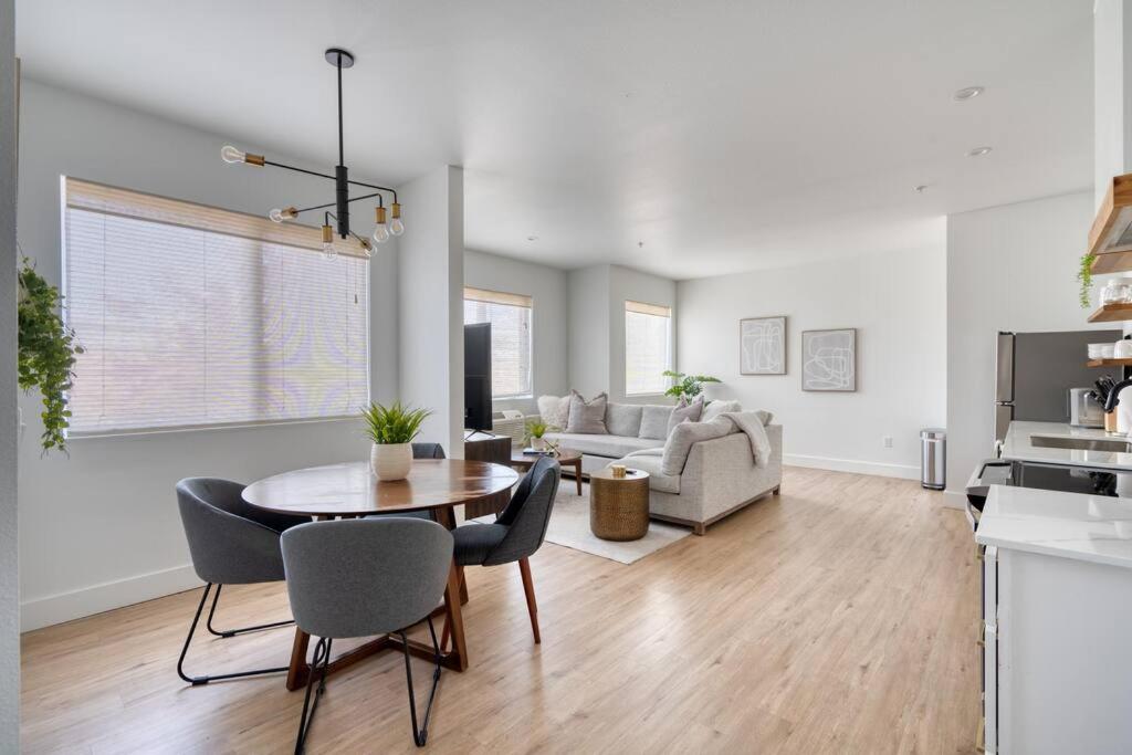 Stay Portland - Private Floor in Magazine Worthy Humboldt Apt Bldg