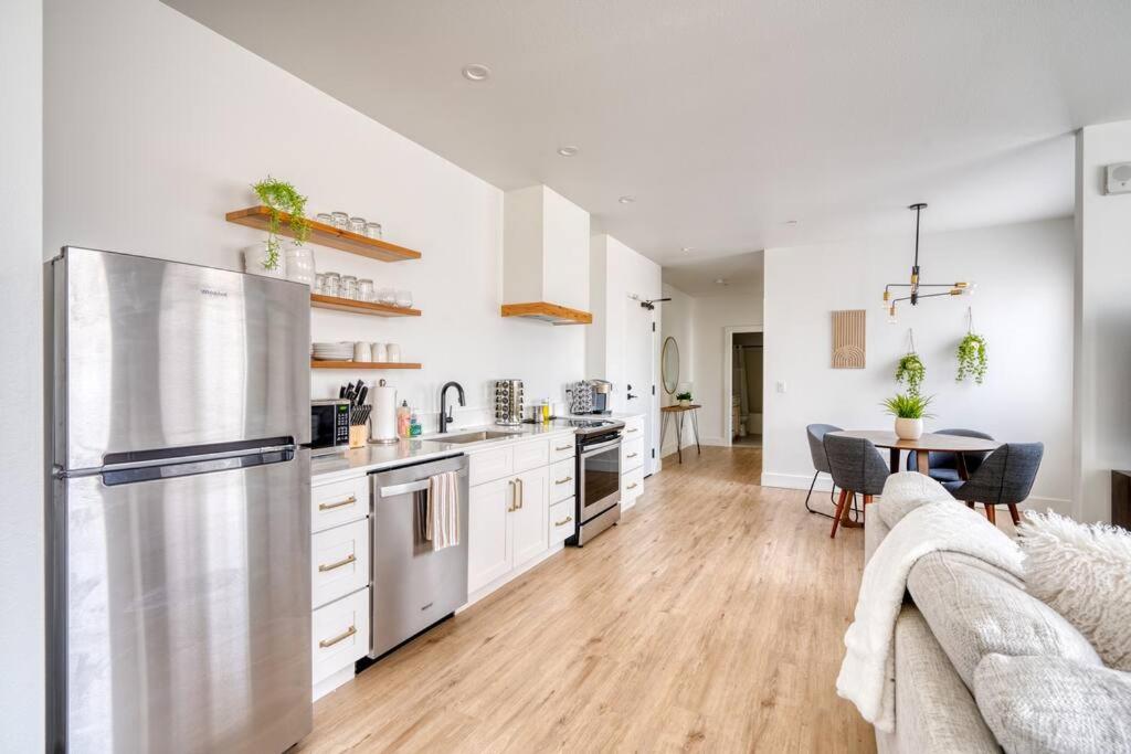 Stay Portland - Private Floor in Magazine Worthy Humboldt Apt Bldg
