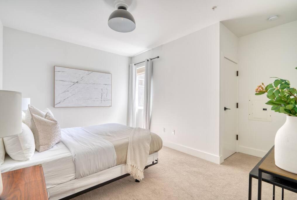 Stay Portland - Private Floor in Magazine Worthy Humboldt Apt Bldg