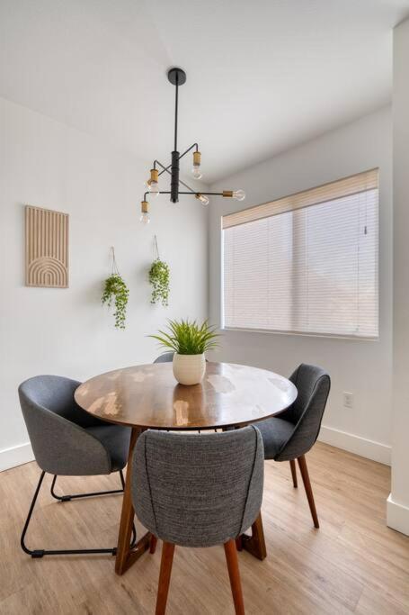 Stay Portland - Private Floor in Magazine Worthy Humboldt Apt Bldg