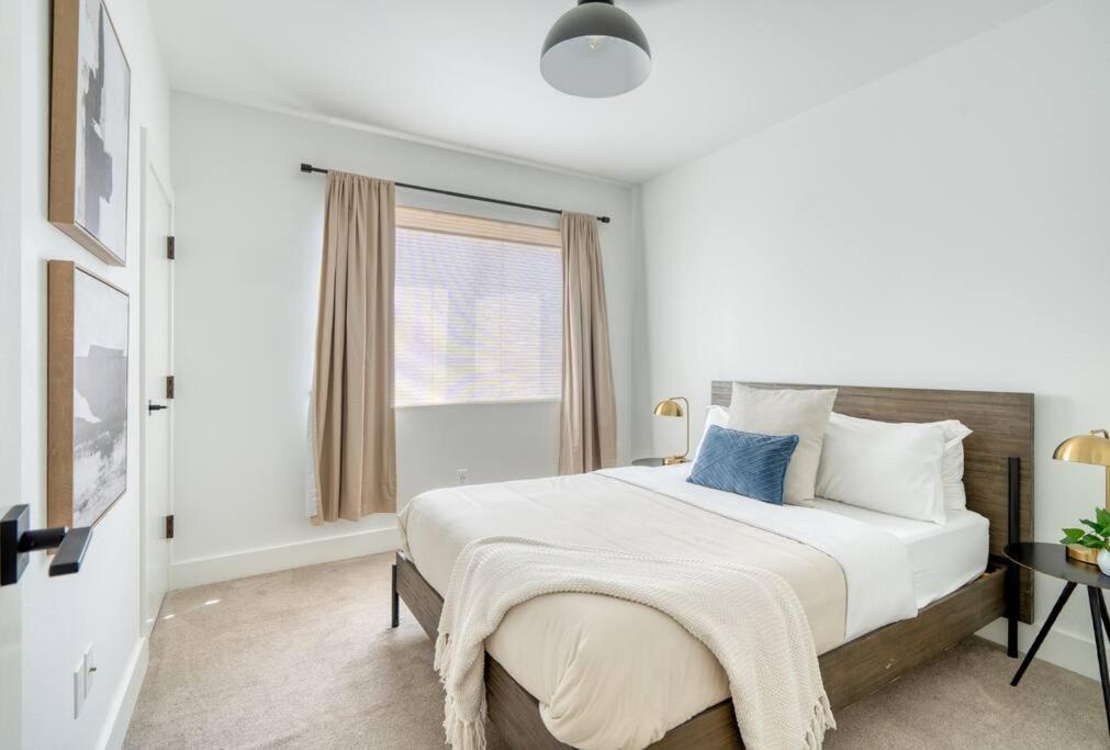 Stay Portland - Private Floor in Magazine Worthy Humboldt Apt Bldg