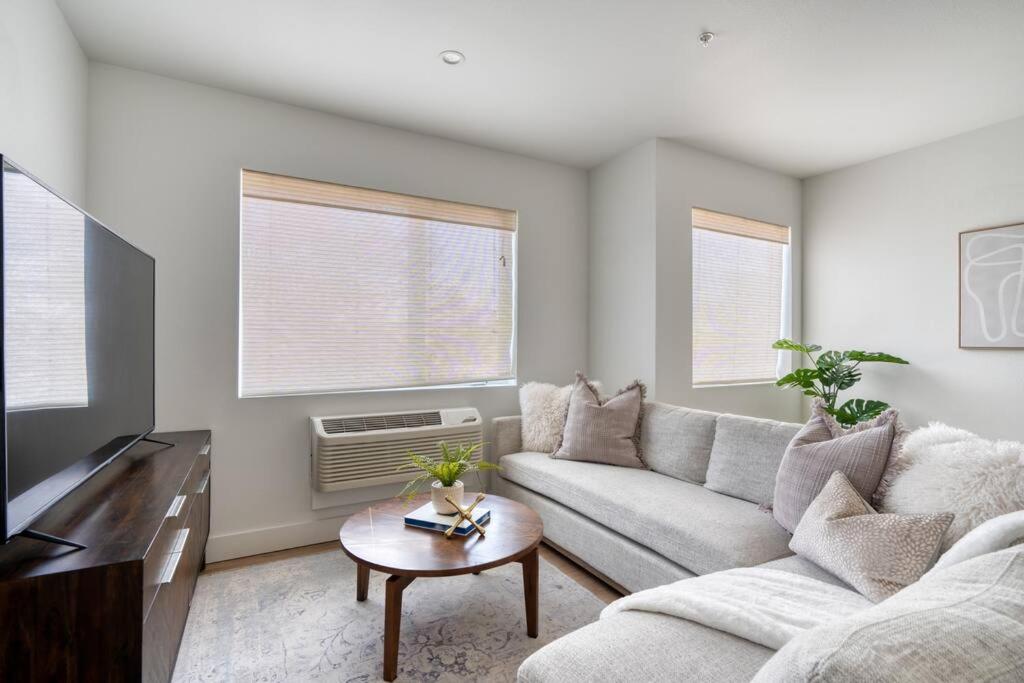 Stay Portland - Private Floor in Magazine Worthy Humboldt Apt Bldg