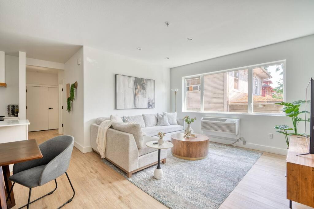 Stay Portland - Private Floor in Magazine Worthy Humboldt Apt Bldg