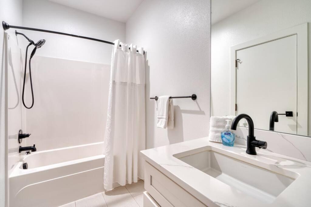 Stay Portland - Private Floor in Magazine Worthy Humboldt Apt Bldg
