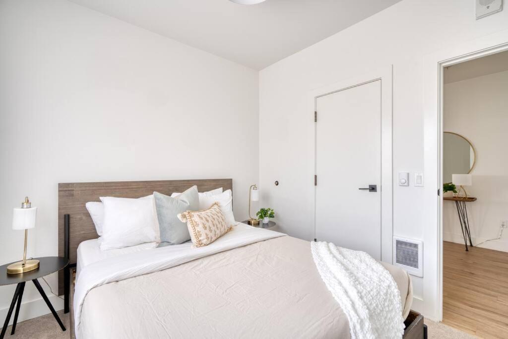 Stay Portland - Private Floor in Magazine Worthy Humboldt Apt Bldg