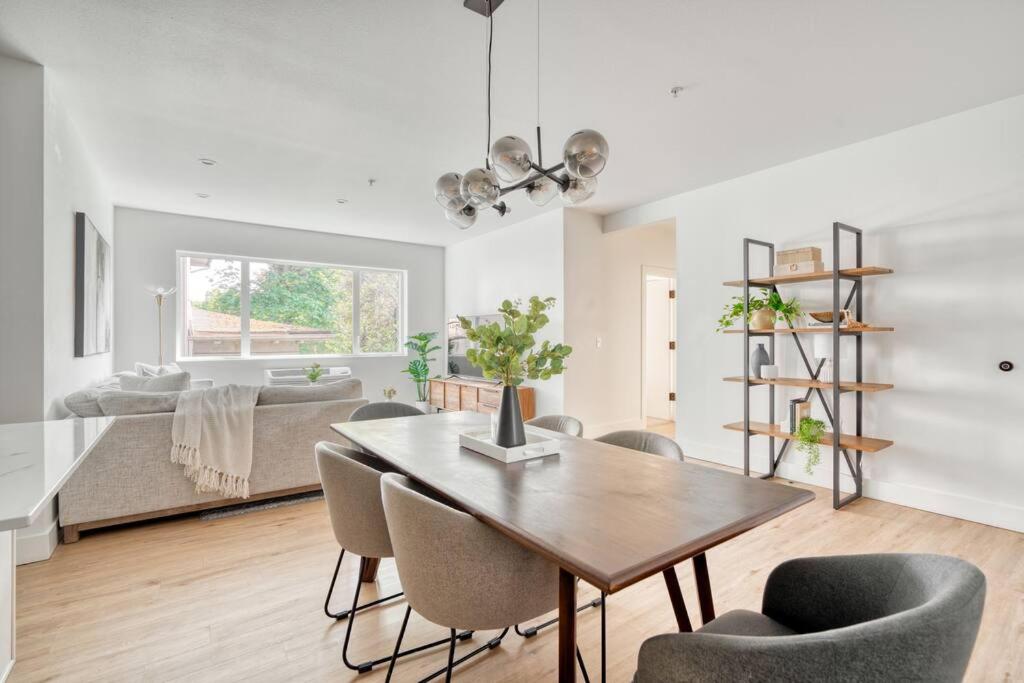 Stay Portland - Private Floor in Magazine Worthy Humboldt Apt Bldg